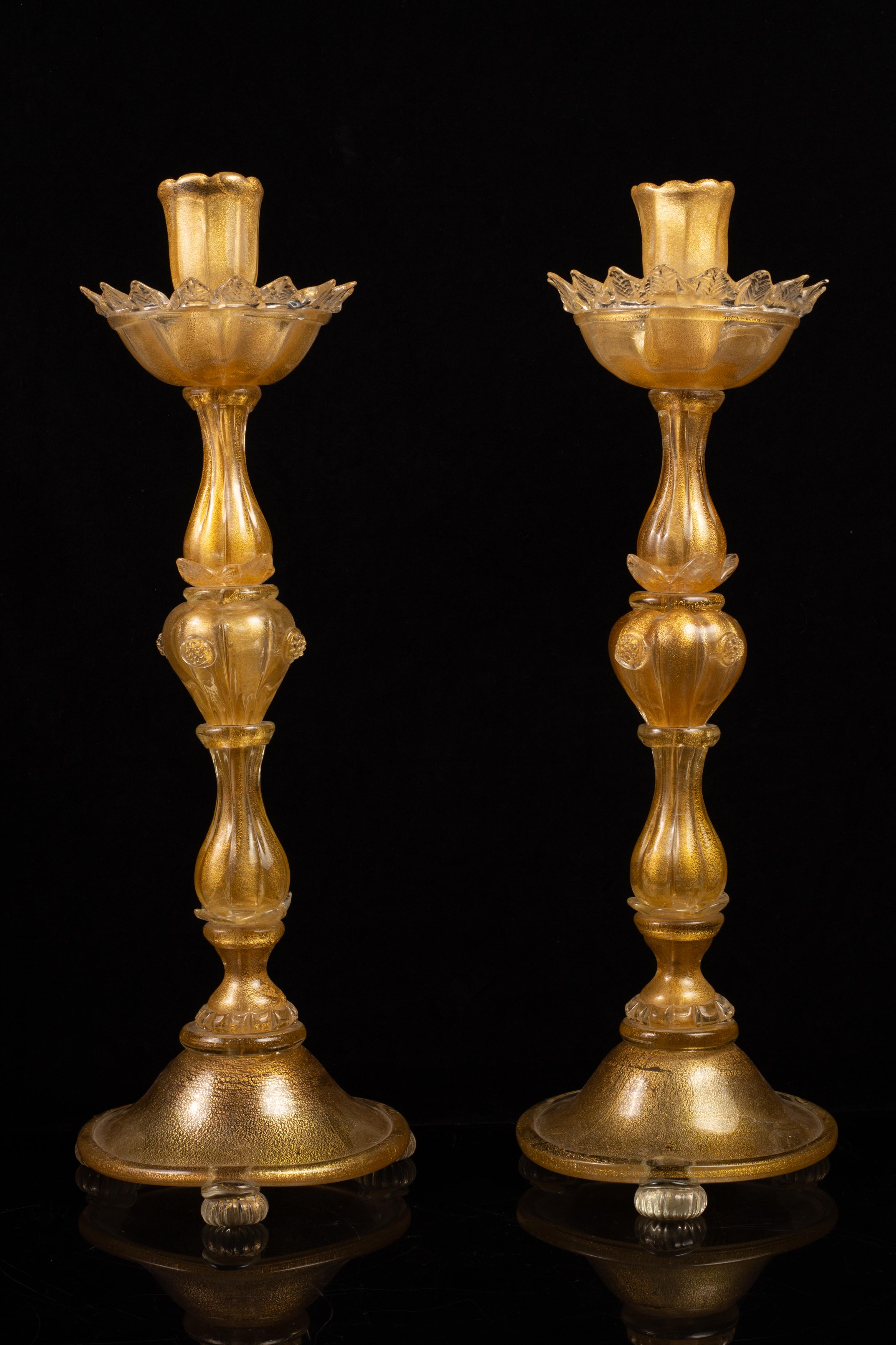 Polished Hollywood Regency Pair of Italian Murano Gold Speckled Flower Form Candlesticks For Sale