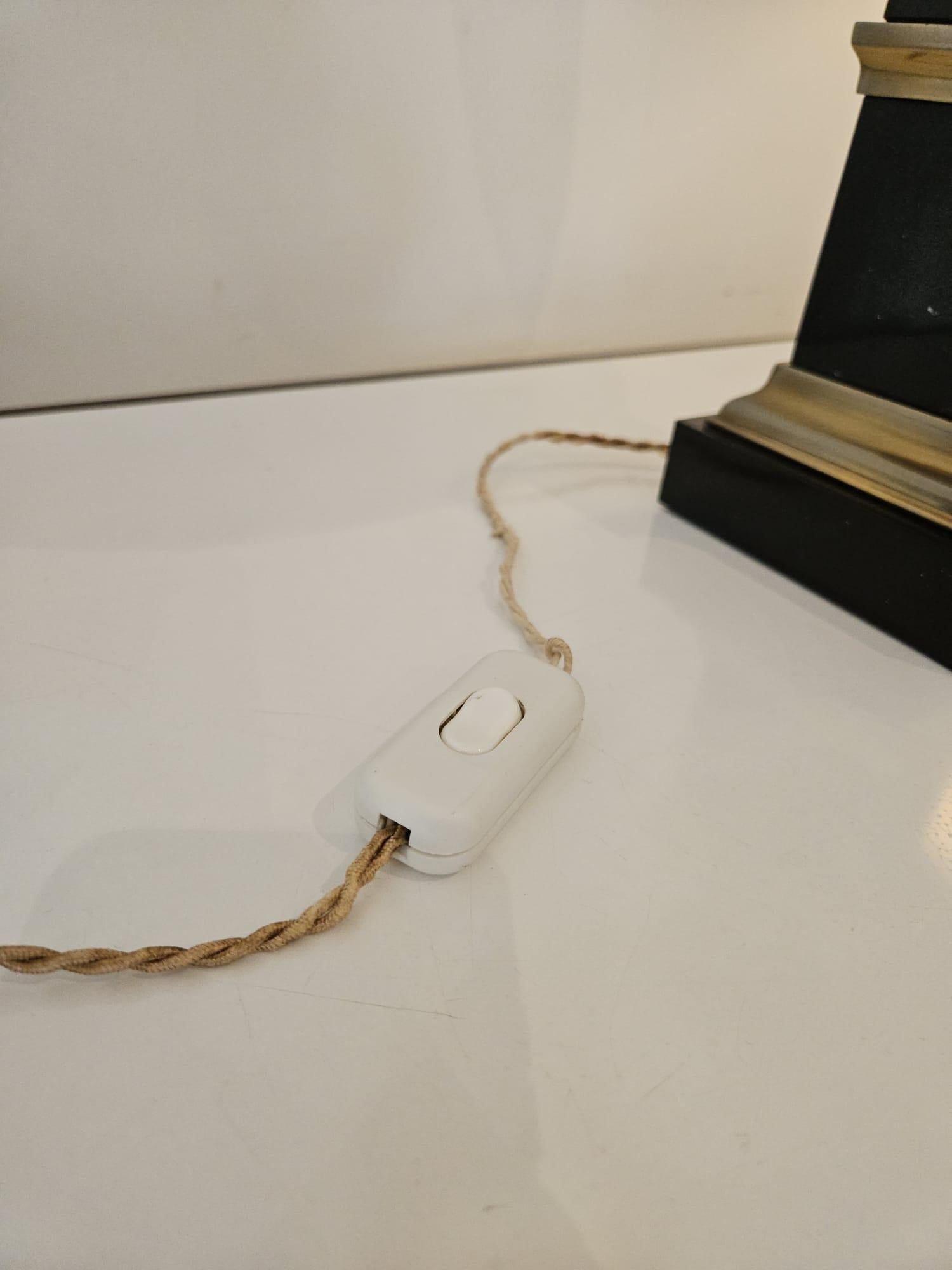 Paire de lampes de table Hollywood Regency en vente 2