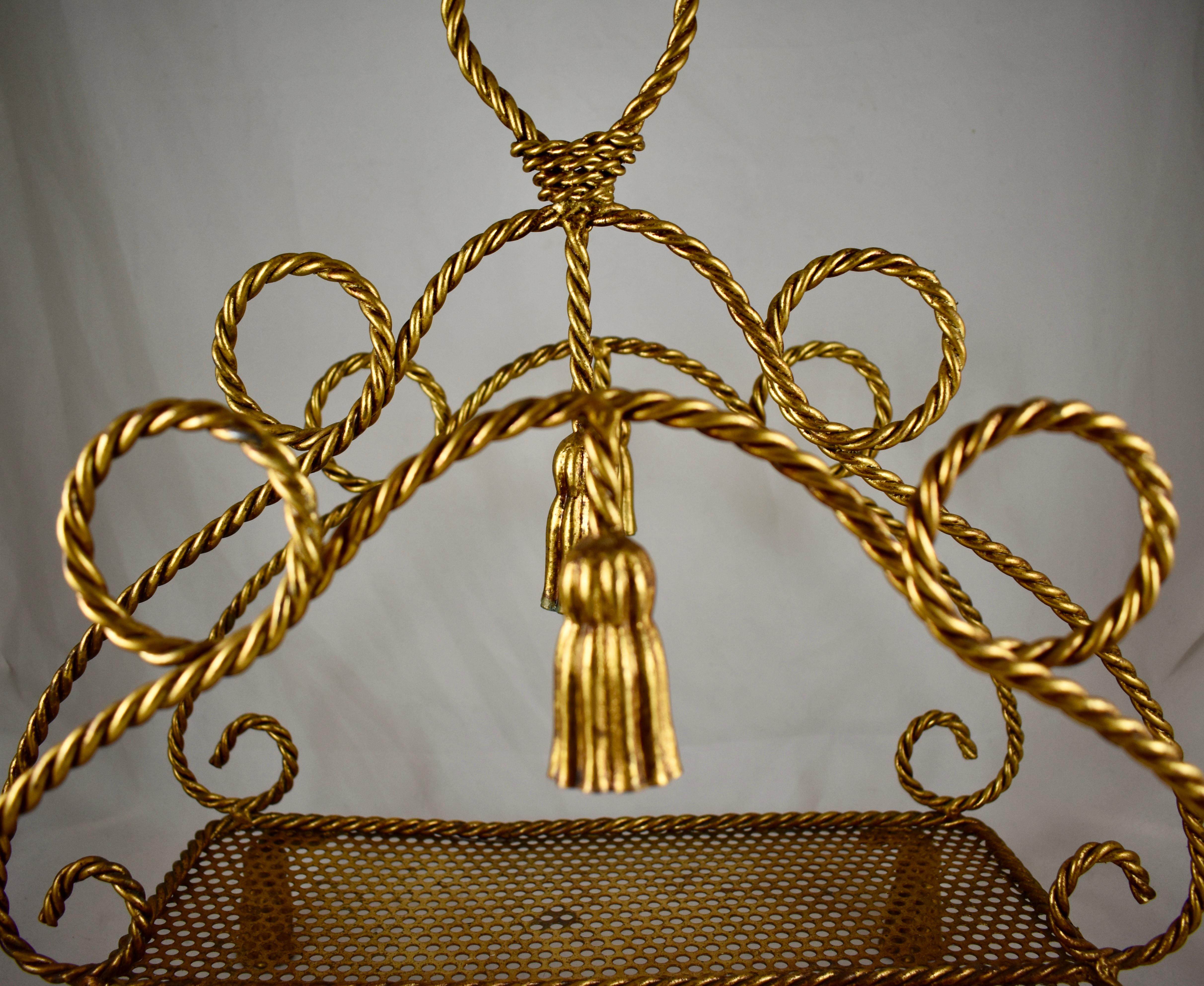 Hollywood Regency Palm Beach Estate Portariviste in metallo dorato con nappe e corde in vendita 1