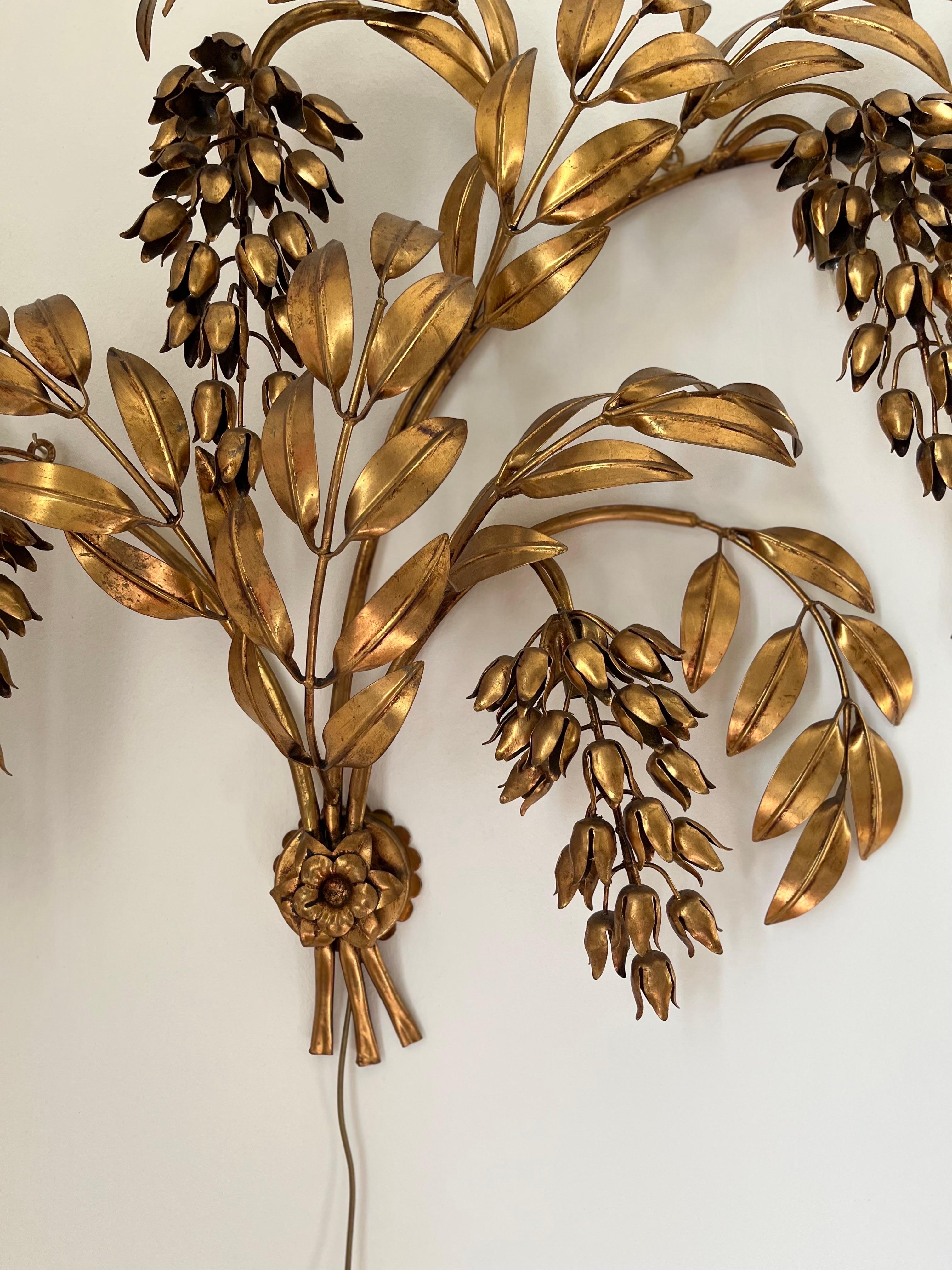 German Hollywood Regency palm leaf wall sconce attributed to Hans Kögl For Sale