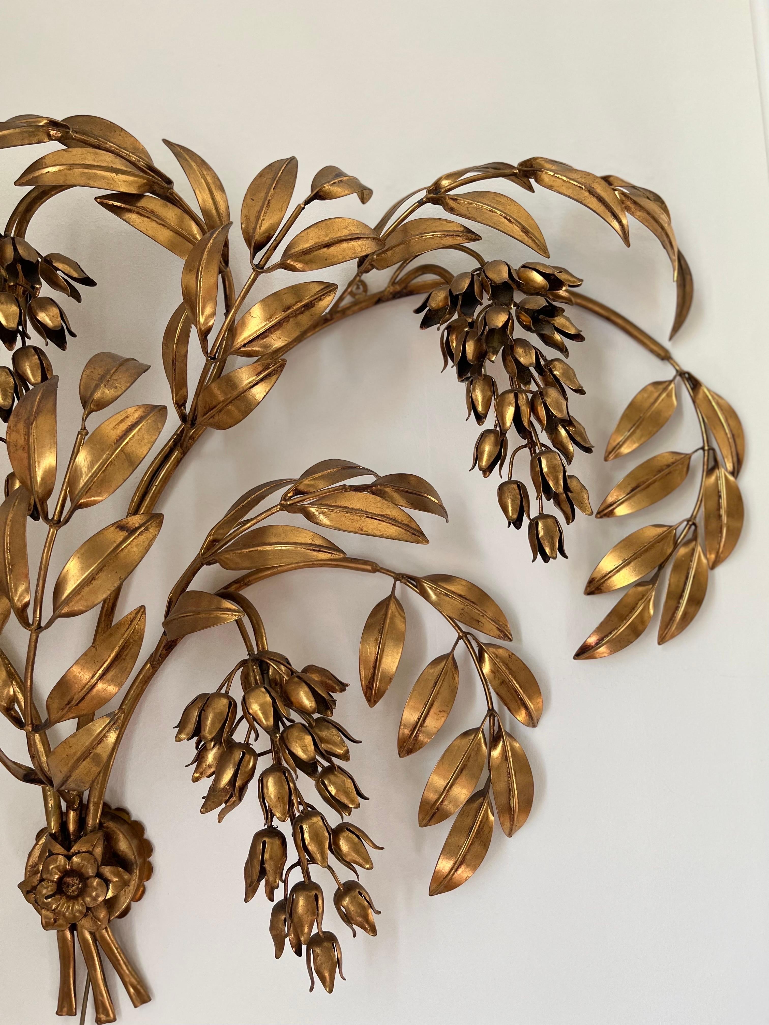 20th Century Hollywood Regency palm leaf wall sconce attributed to Hans Kögl For Sale