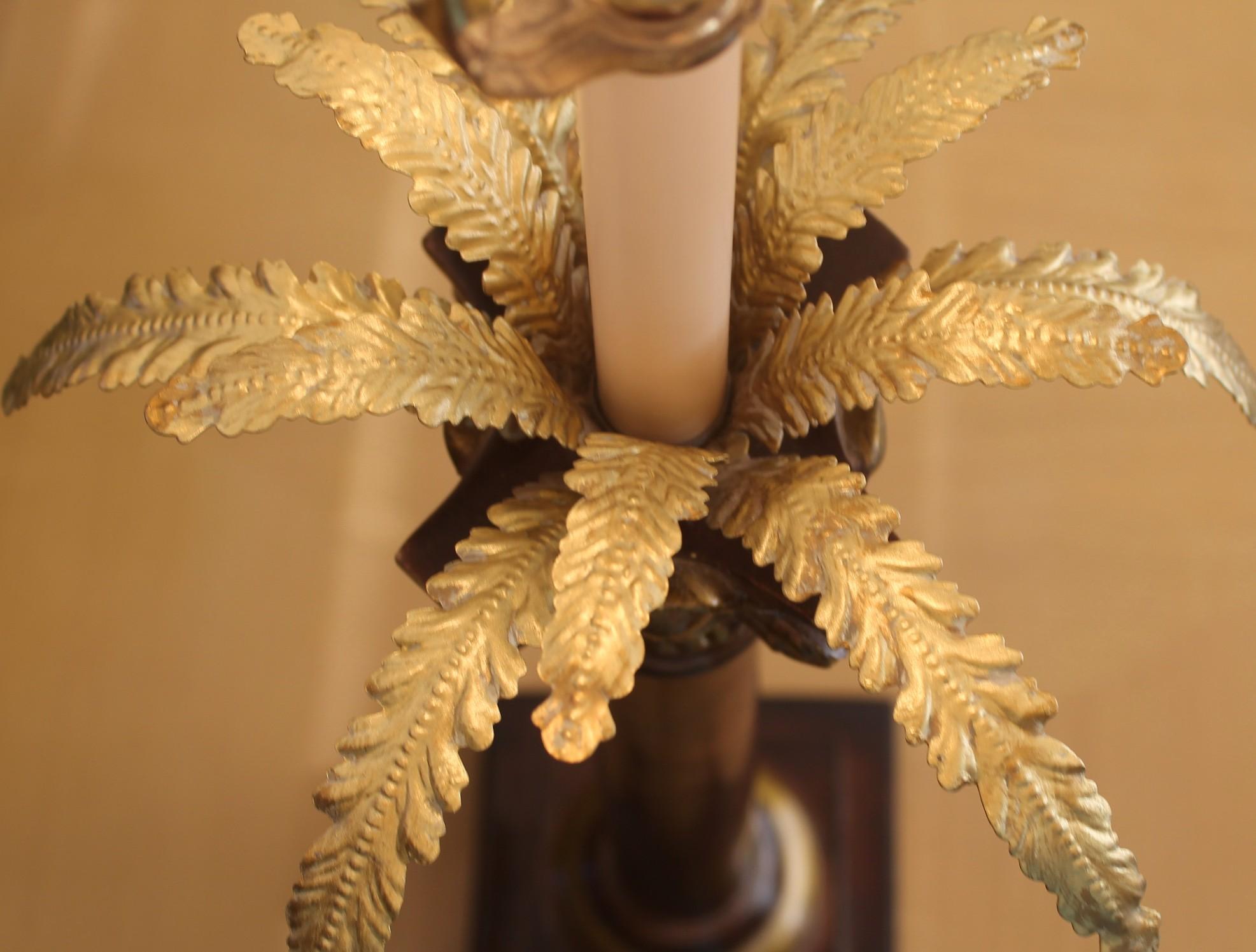 Americano Lampada a colonna corinzia Hollywood Regency Palm Tree. Maison Jansen in stile metallo in vendita