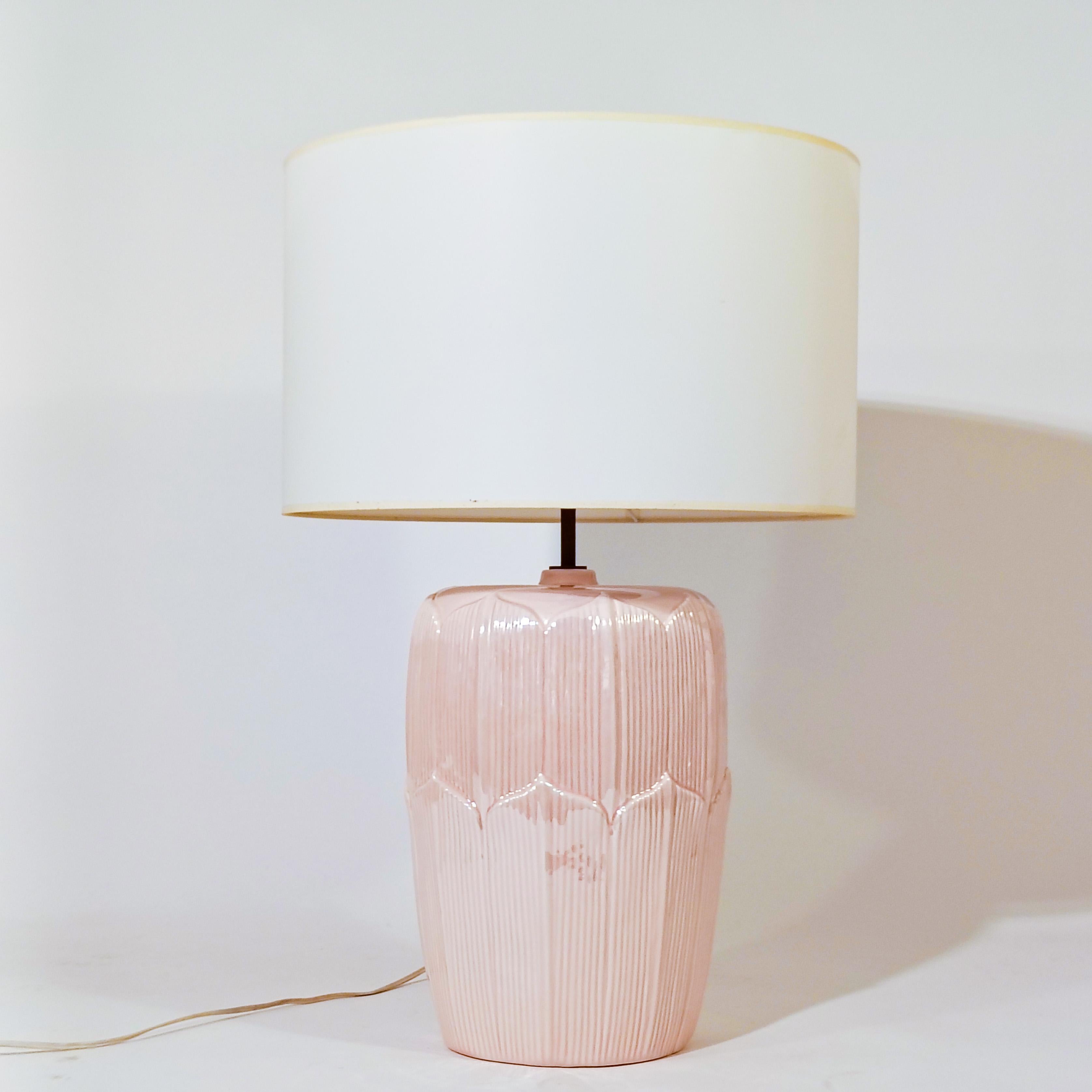 Hollywood Regency. Lampe de table en céramique avec feuilles de palmier par Bondia, Espagne, années 1960 Bon état - En vente à SANT ADRIÀ DE BESÒS, ES