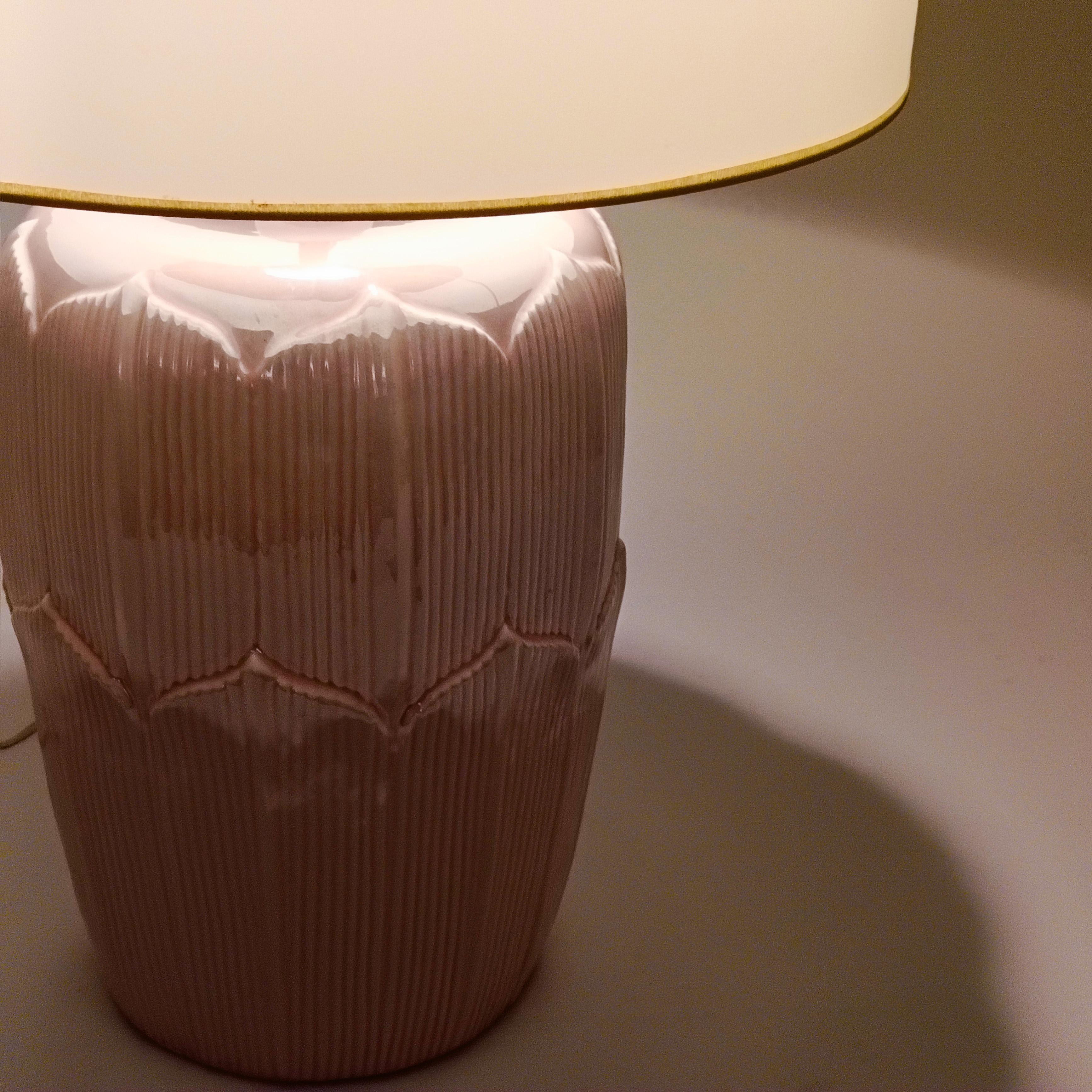 Laiton Hollywood Regency. Lampe de table en céramique avec feuilles de palmier par Bondia, Espagne, années 1960 en vente