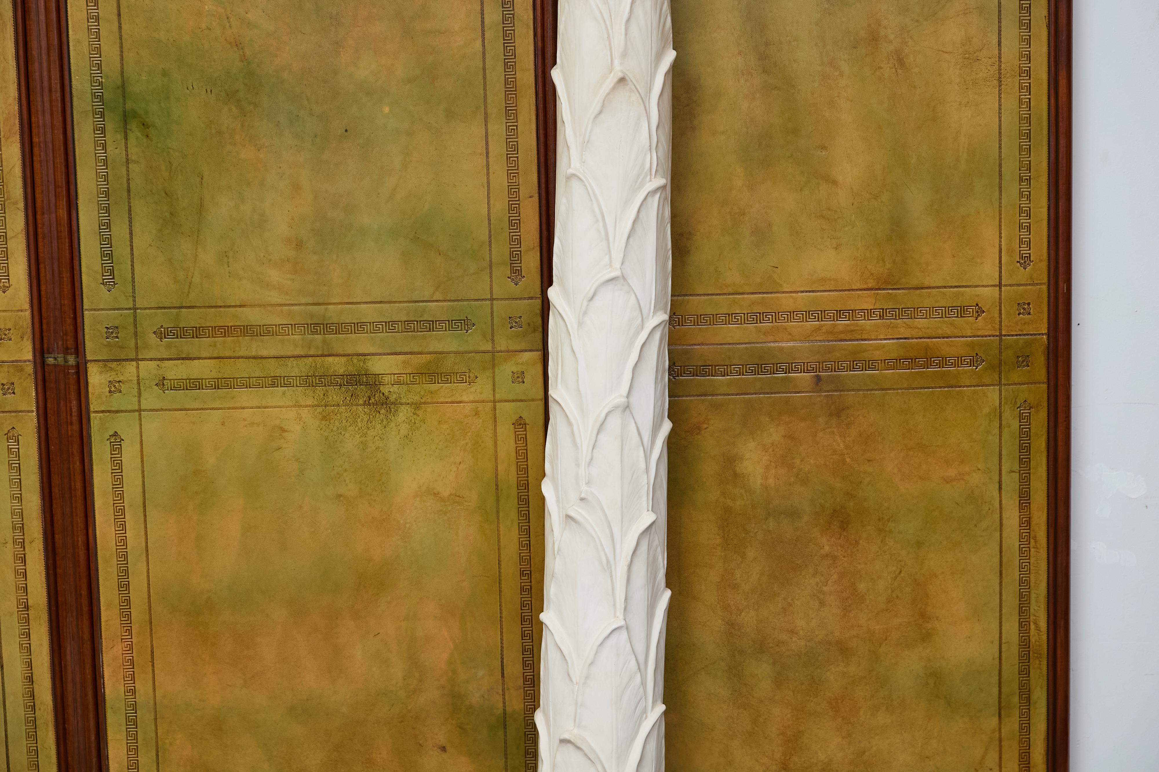 Antorchas de Pared con Palmera Hollywood Regency, Inspiradas en Dorothy Draper, US Wired en Bueno estado para la venta en Atlanta, GA