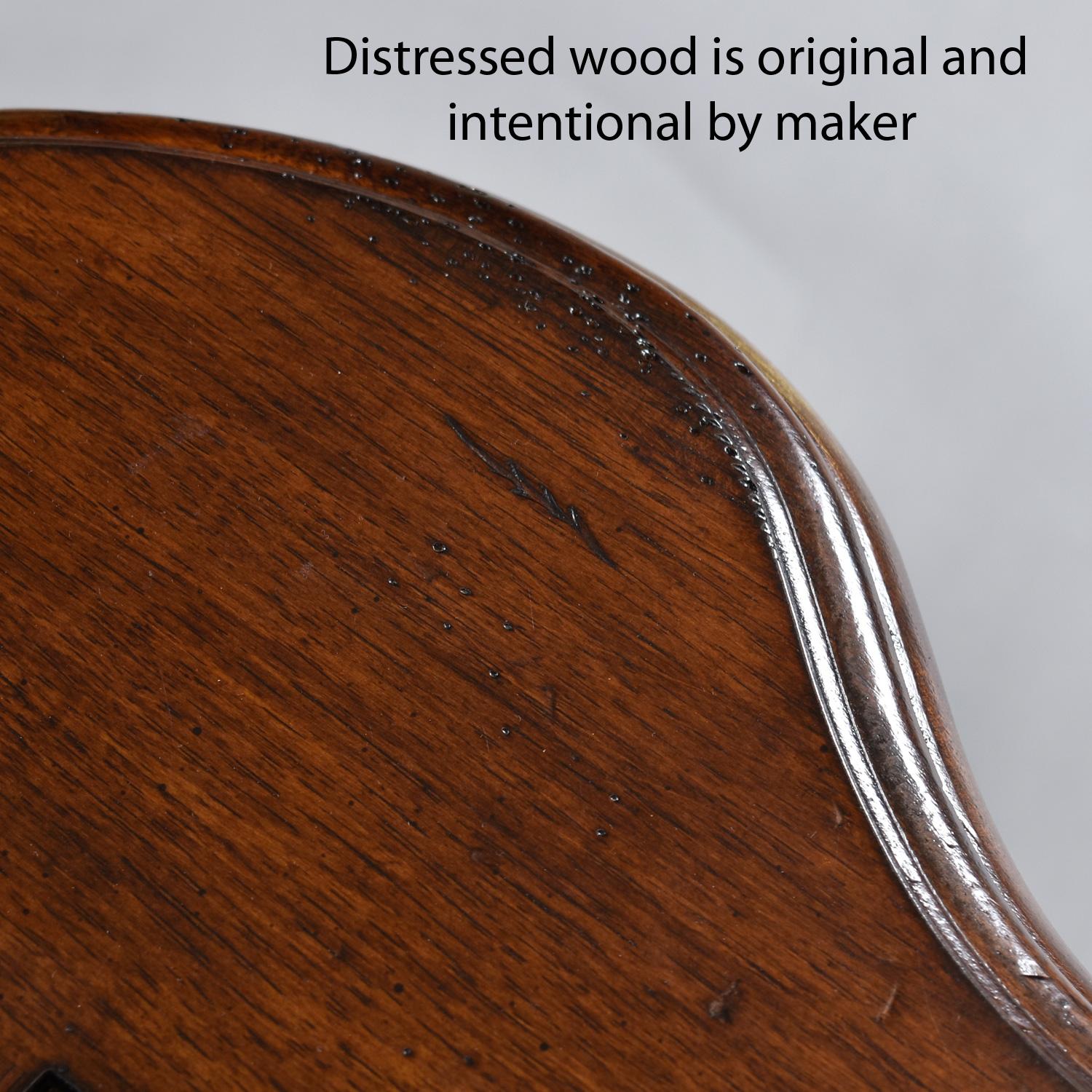 Hollywood Regency Mesa de centro de madera de cerezo con borde festoneado y patas cabriolé en venta 5