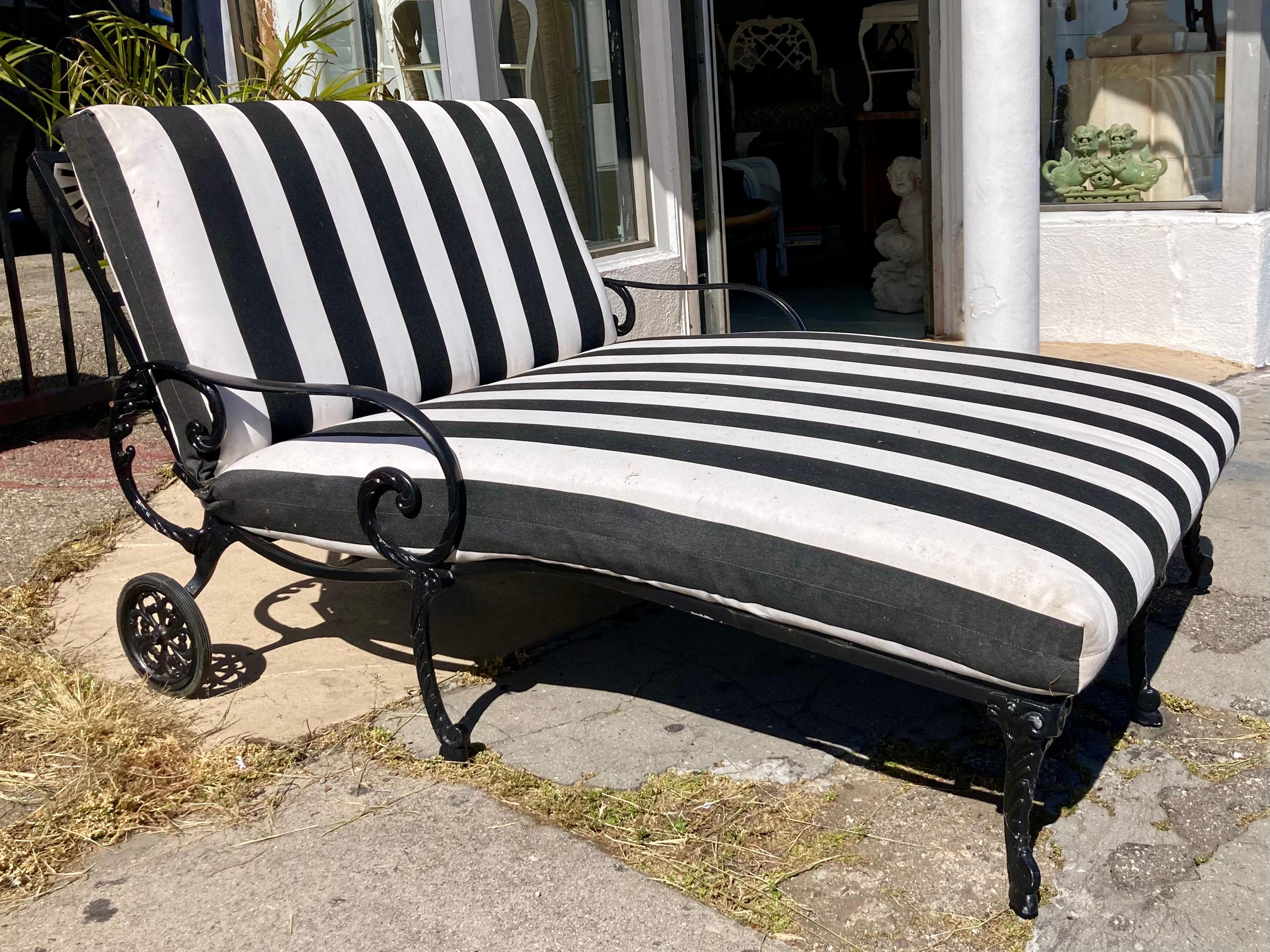 American Hollywood Regency Patio 2-Person Double Chaise For Sale