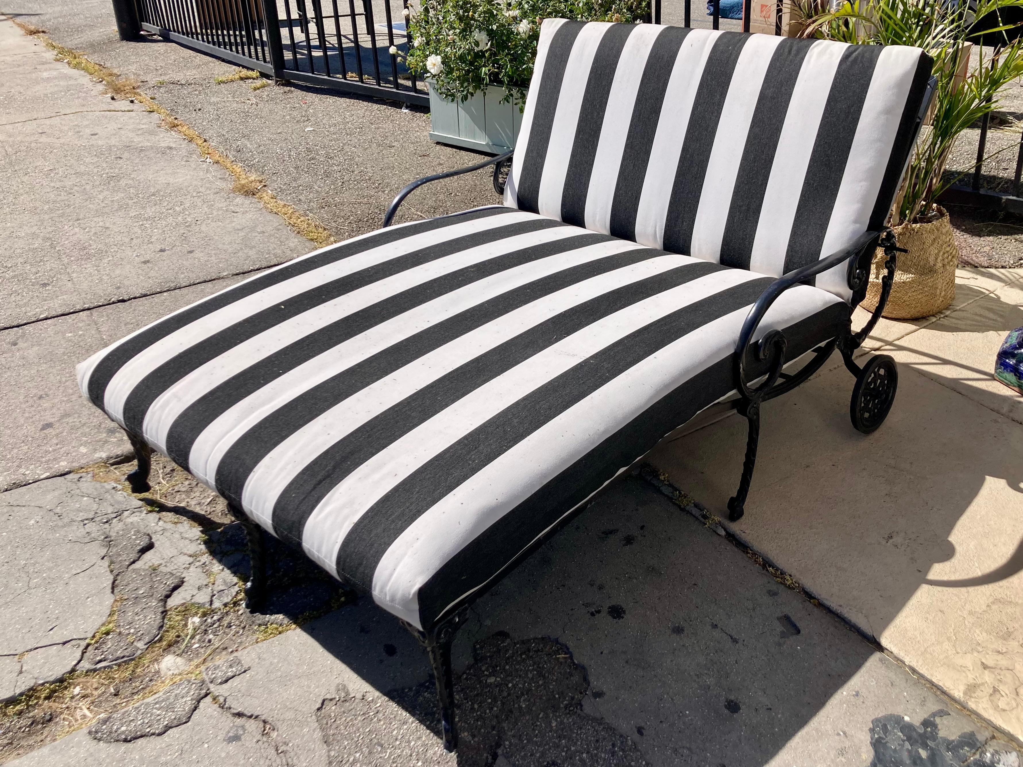 Hollywood Regency Patio 2-Person Double Chaise For Sale 2