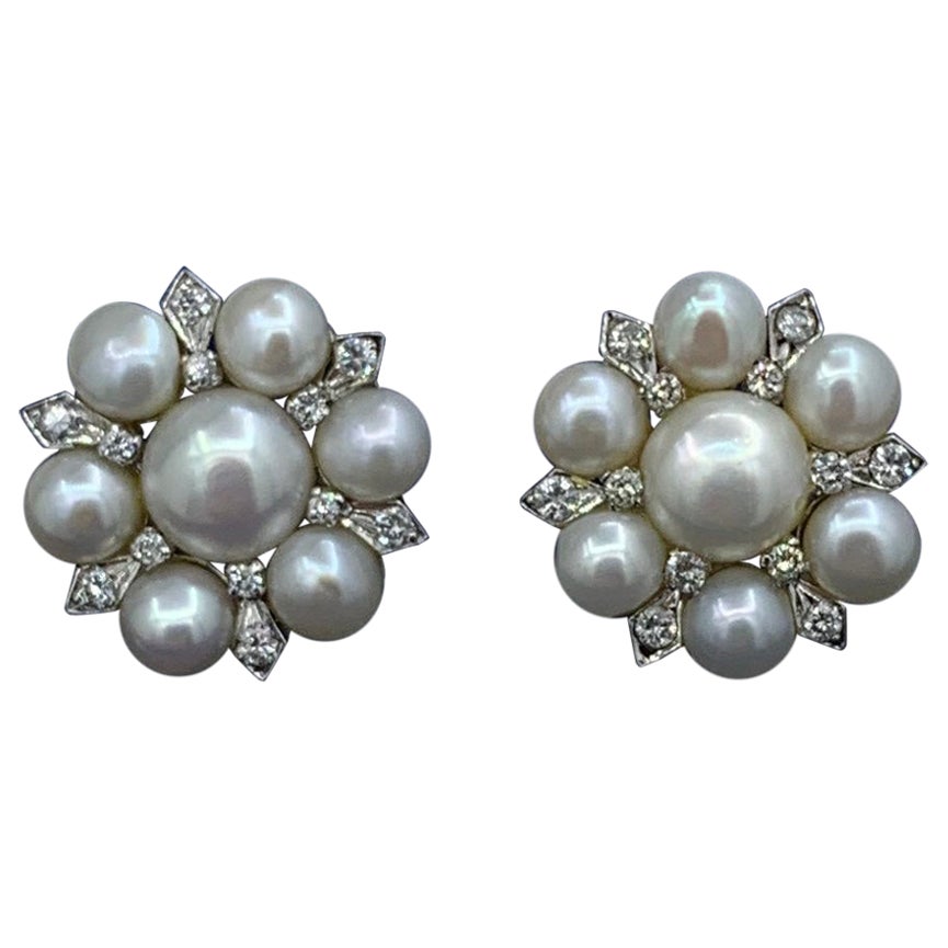 Orecchini Hollywood Regency con perle e diamanti in oro bianco 14 carati