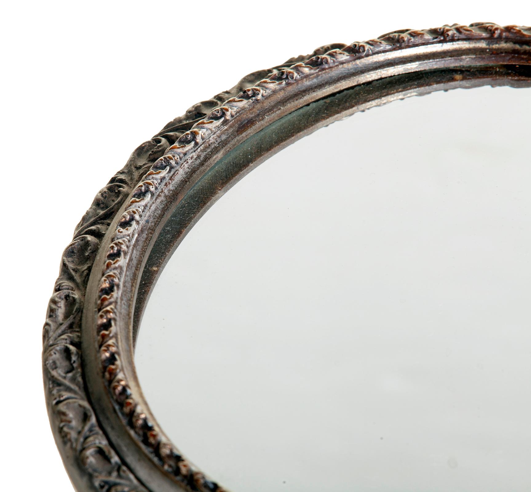 Hollywood Regency Petite Italian Oval Mirror In Good Condition For Sale In Malibu, CA