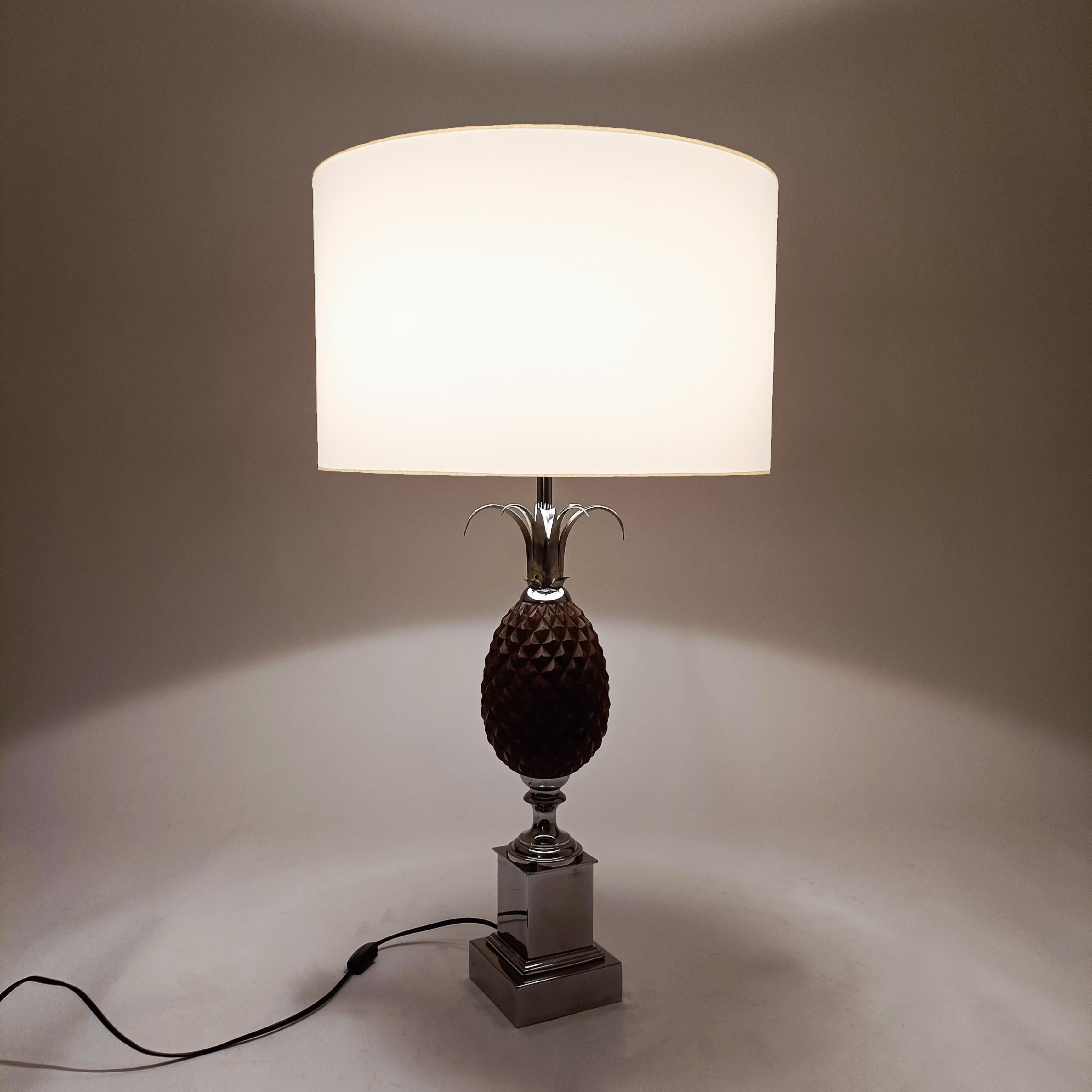 Mid-20th Century Hollywood Regency. Pineapple table lamp by Maison Charles, France, 1960s For Sale