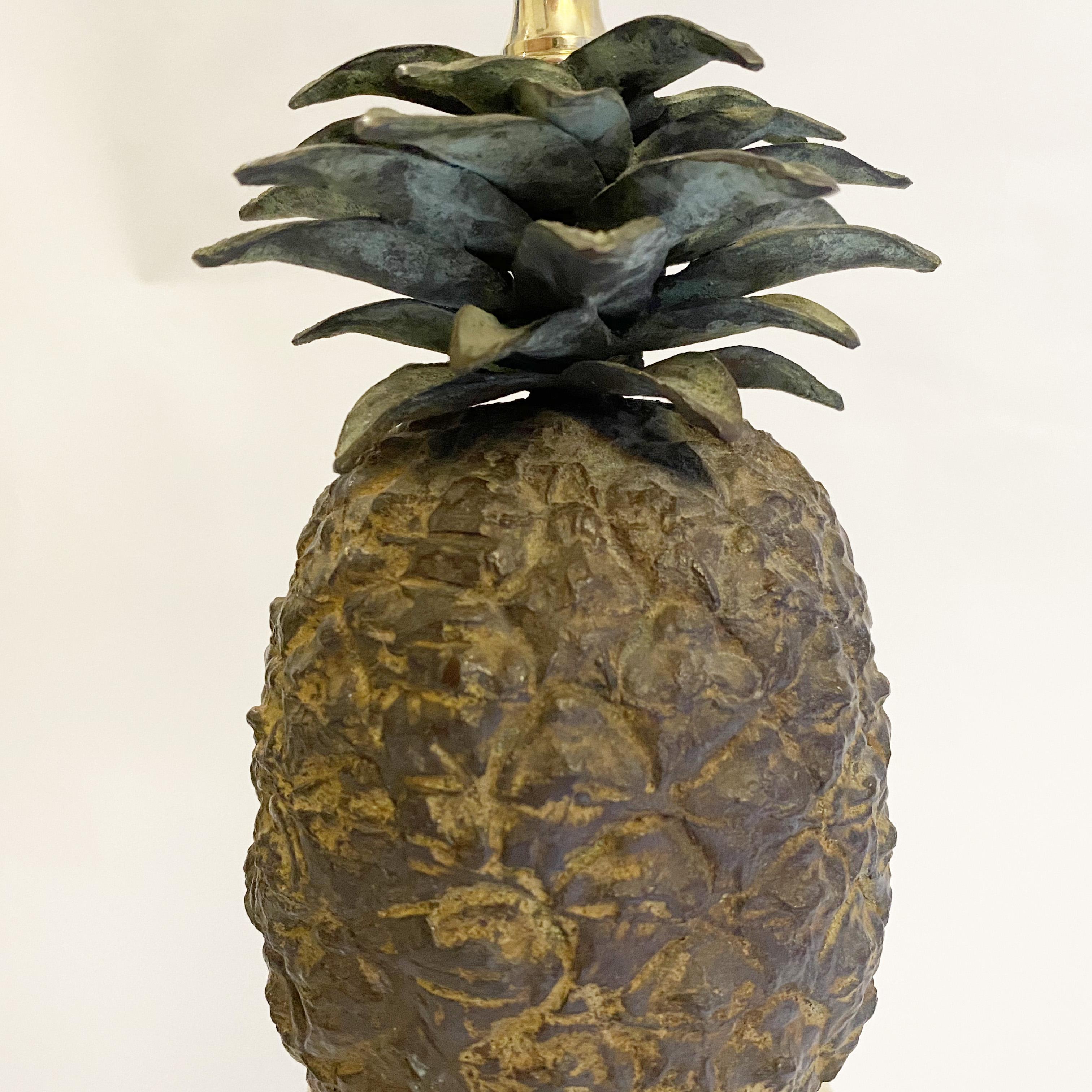 Late 20th Century Hollywood Regency Pineapple Table Lamp in Patined Bronze and Travertine, 1970s For Sale