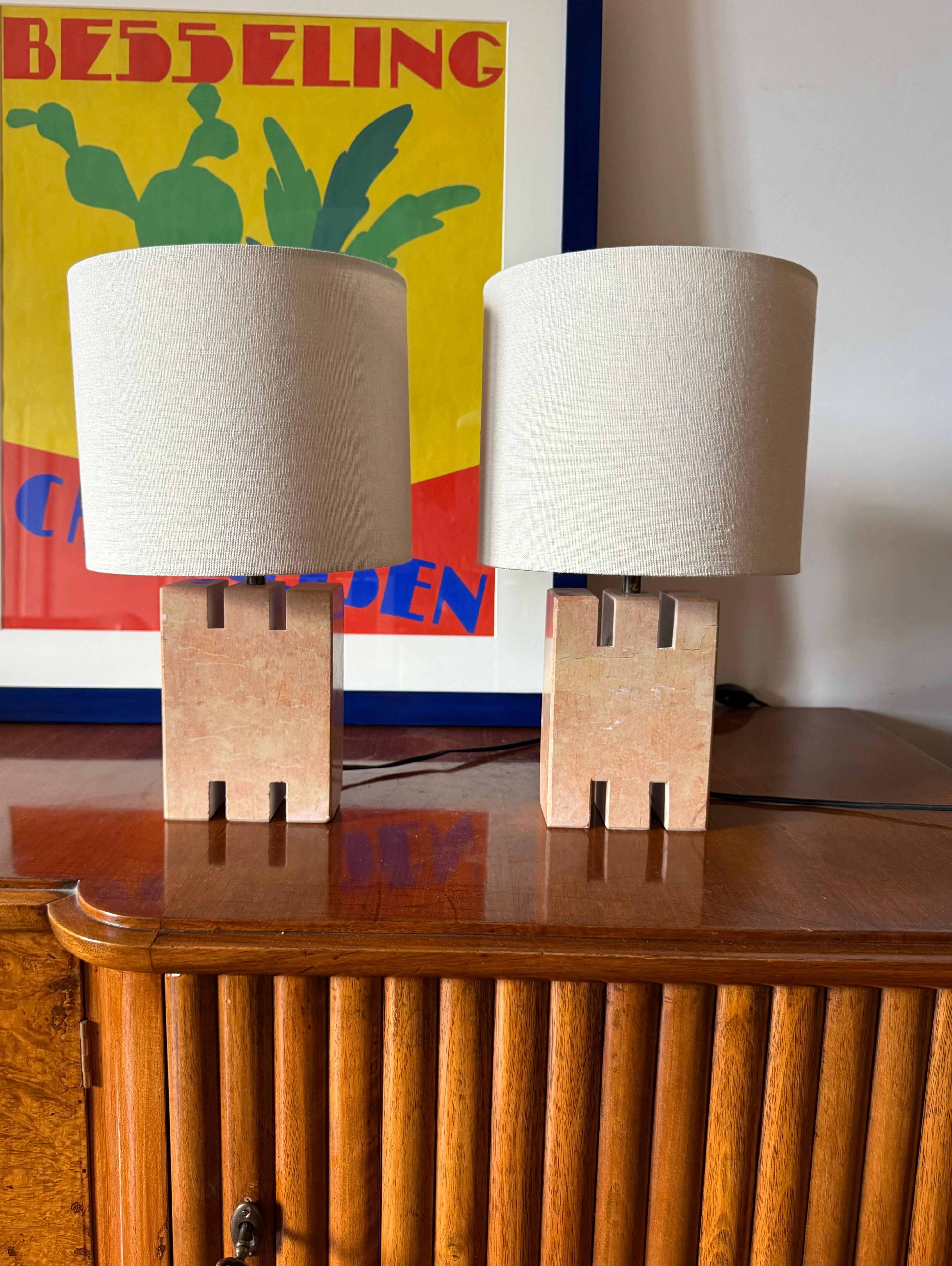 Hollywood regency pink marble set of 2 table lamps

France 1970s

Fabric lampshades included

pink Portuguese marble, brass rod

Lamp base: H: 22 cm - 10,5 × 5,5 cm

With lampshade: H 34 cm - diam. 20 cm

Conditions: good, consistent with age and