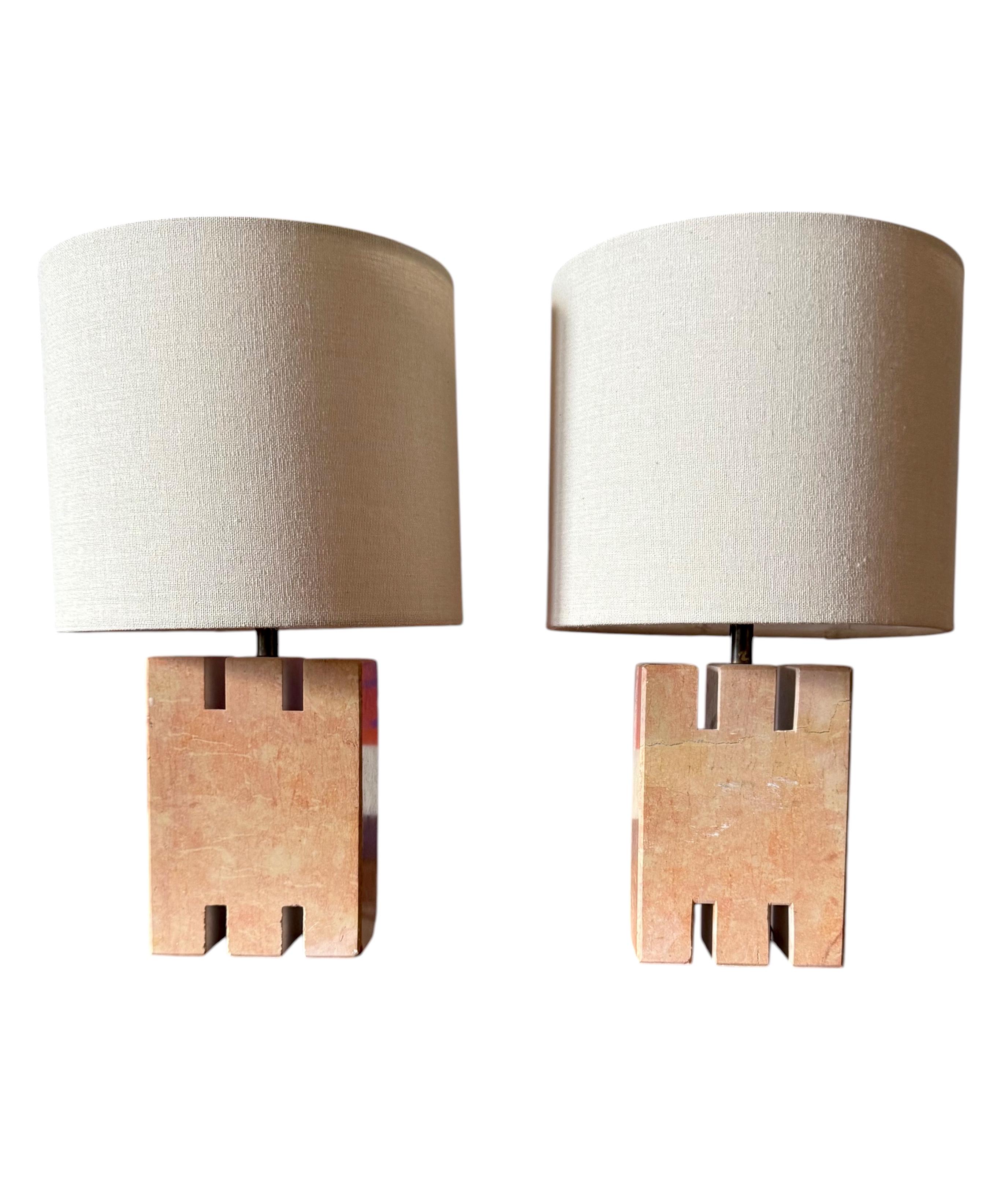 Hollywood regency pink marble set of 2 table lamps, France 1970s Regencia de Hollywood en venta