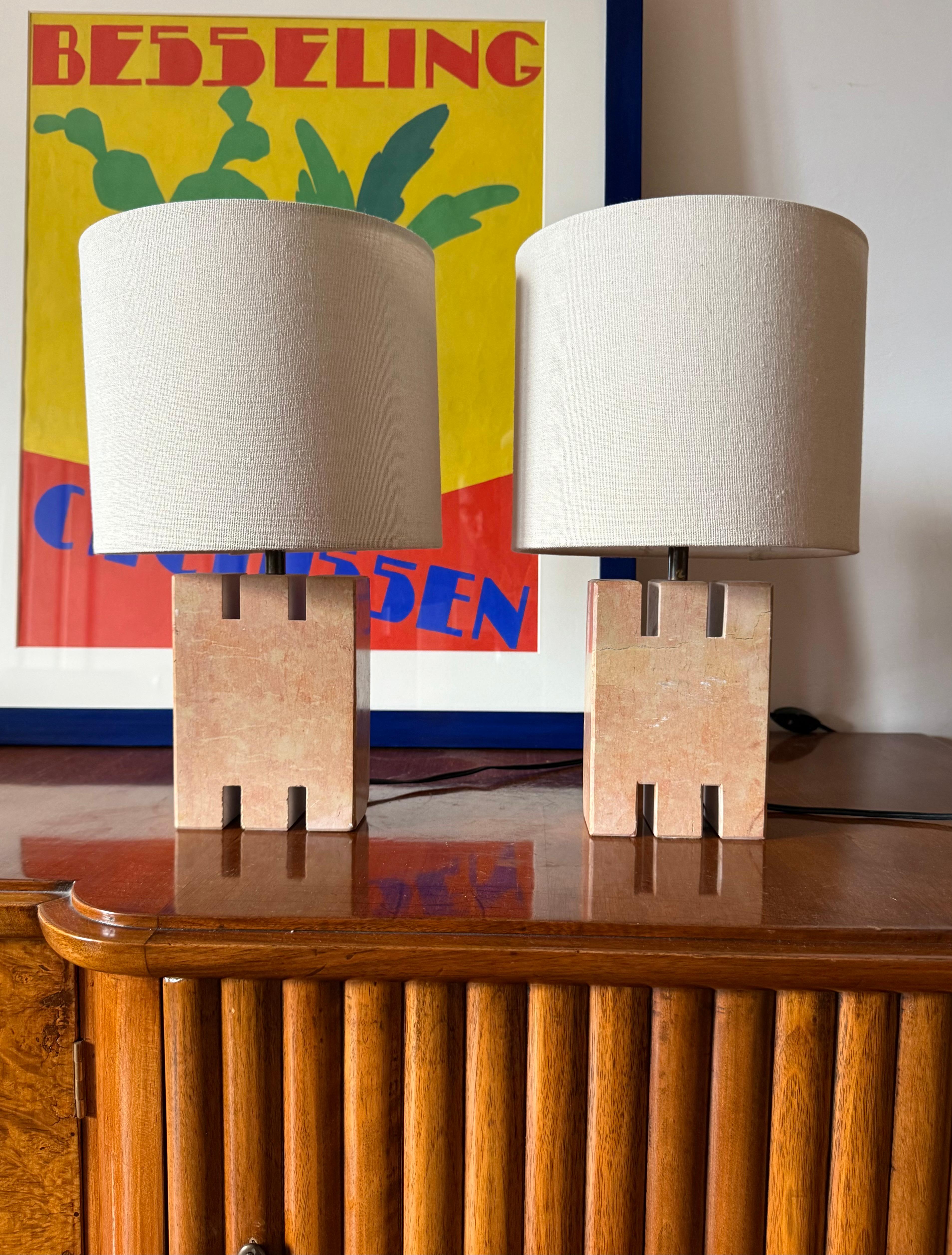 Hollywood regency pink marble set of 2 table lamps, France 1970s French en venta