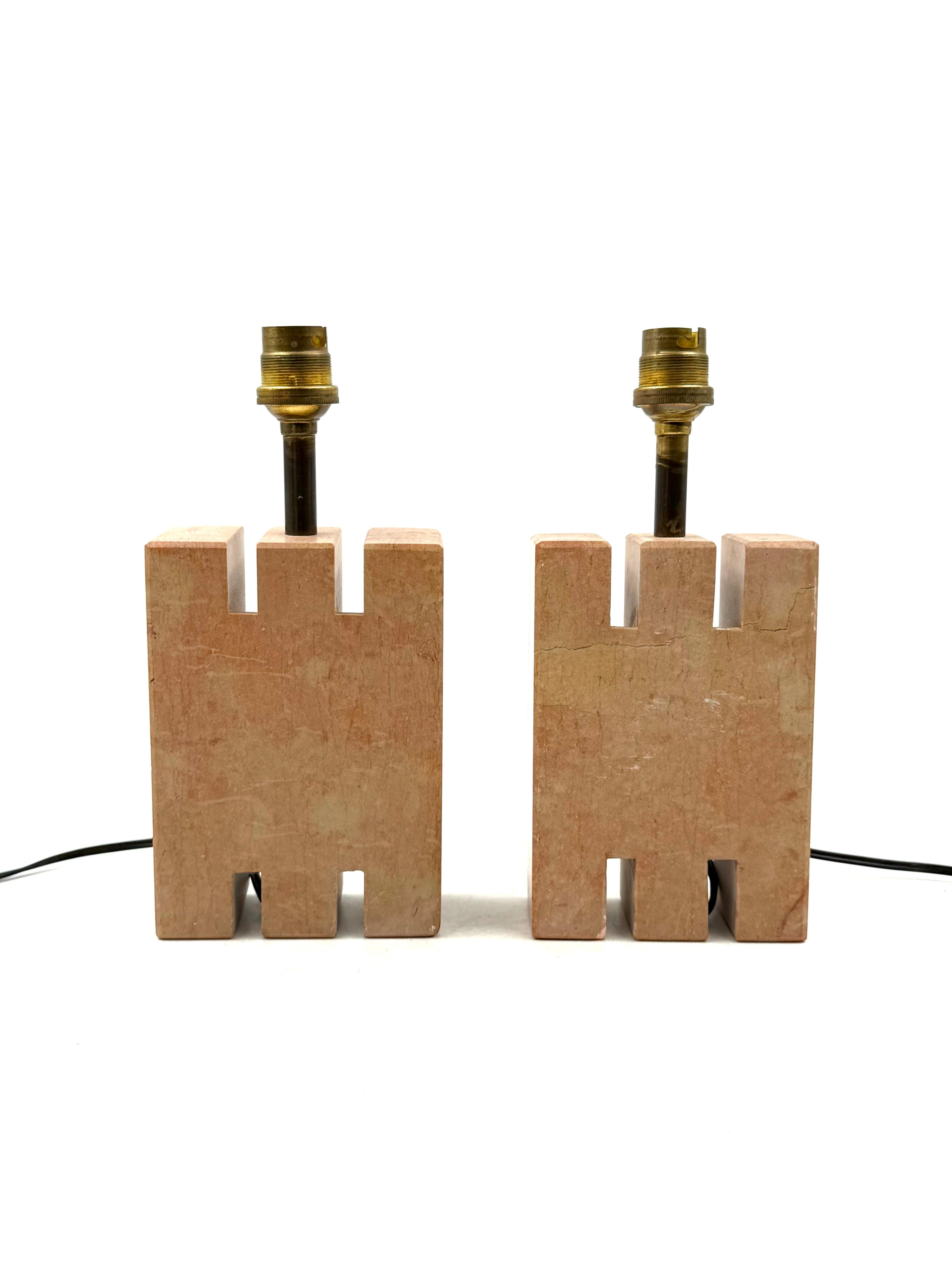 Hollywood regency pink marble set of 2 table lamps, France 1970s en Bueno estado para la venta en Firenze, IT