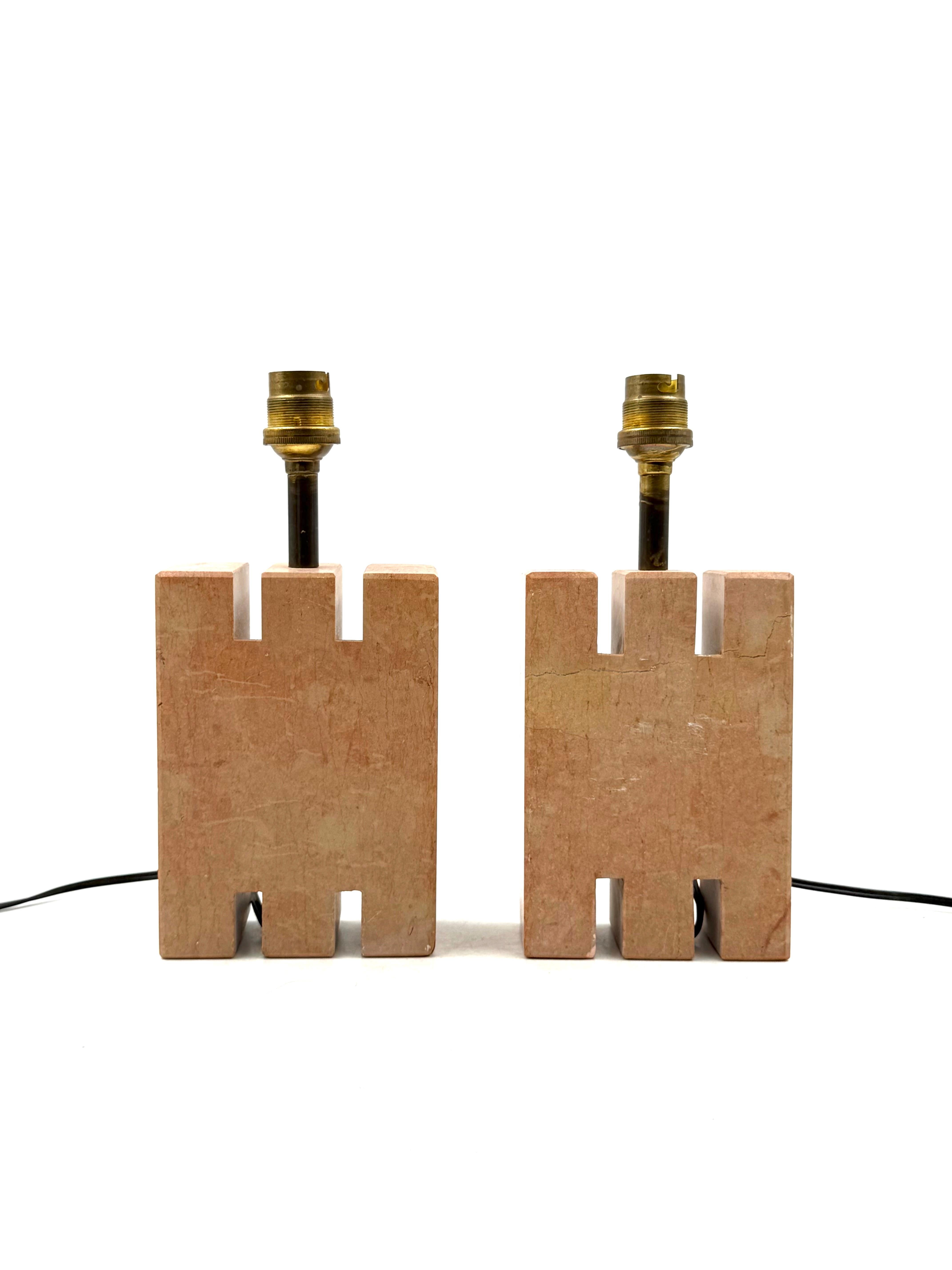 Hollywood regency pink marble set of 2 table lamps, France 1970s Late 20th Century en venta
