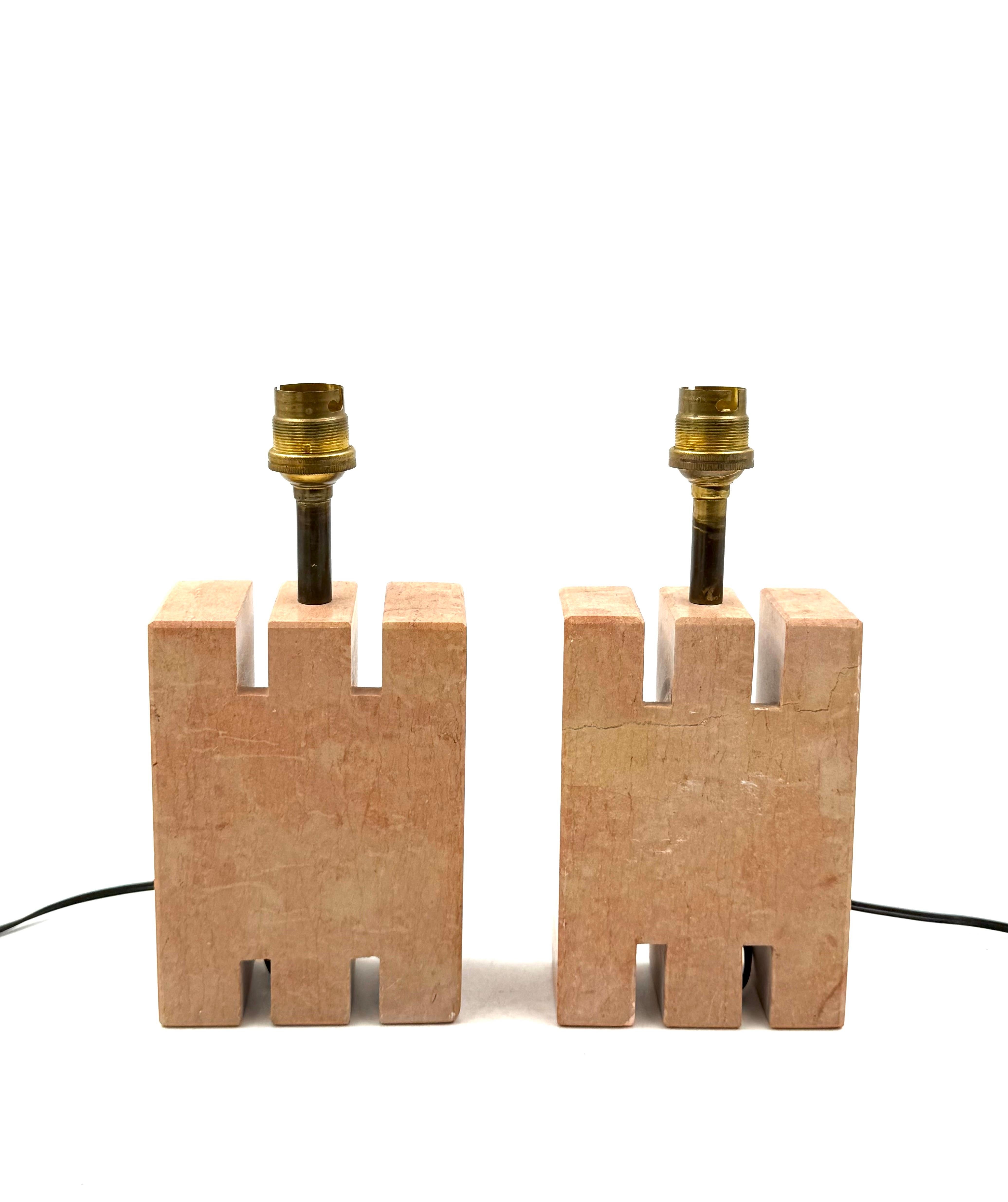 Hollywood regency pink marble set of 2 table lamps, France 1970s en venta 1