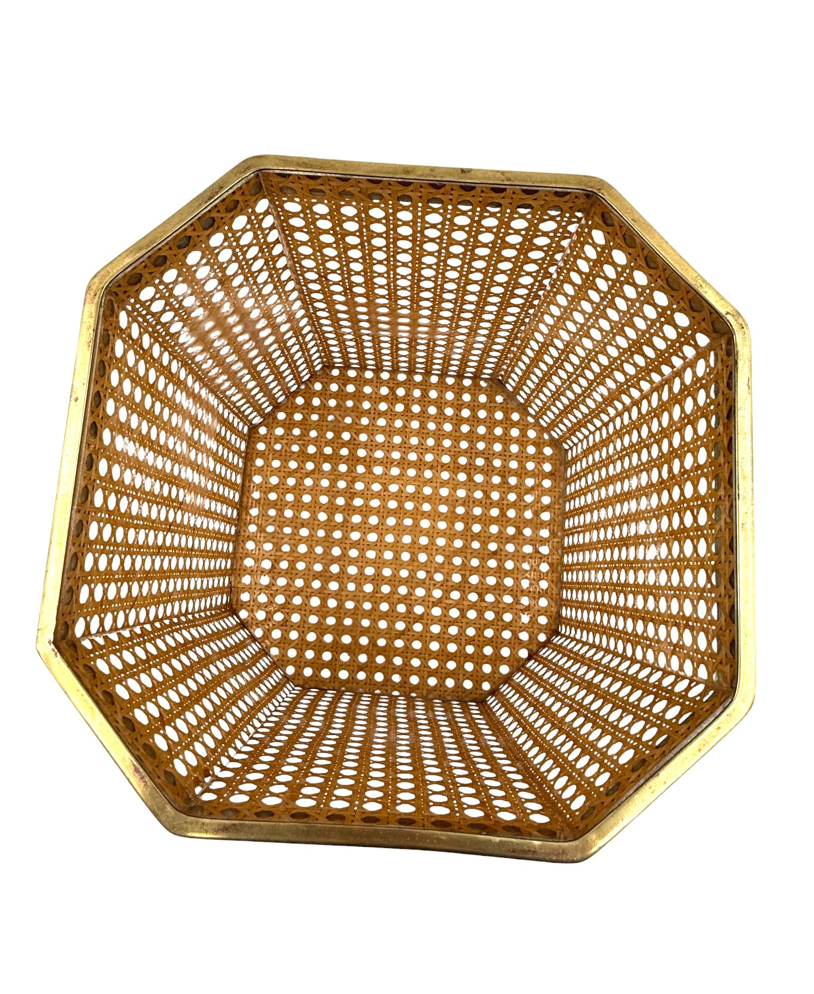 Corbeille à papier en plexiglas et paille, Christian Dior 1980 en vente 8