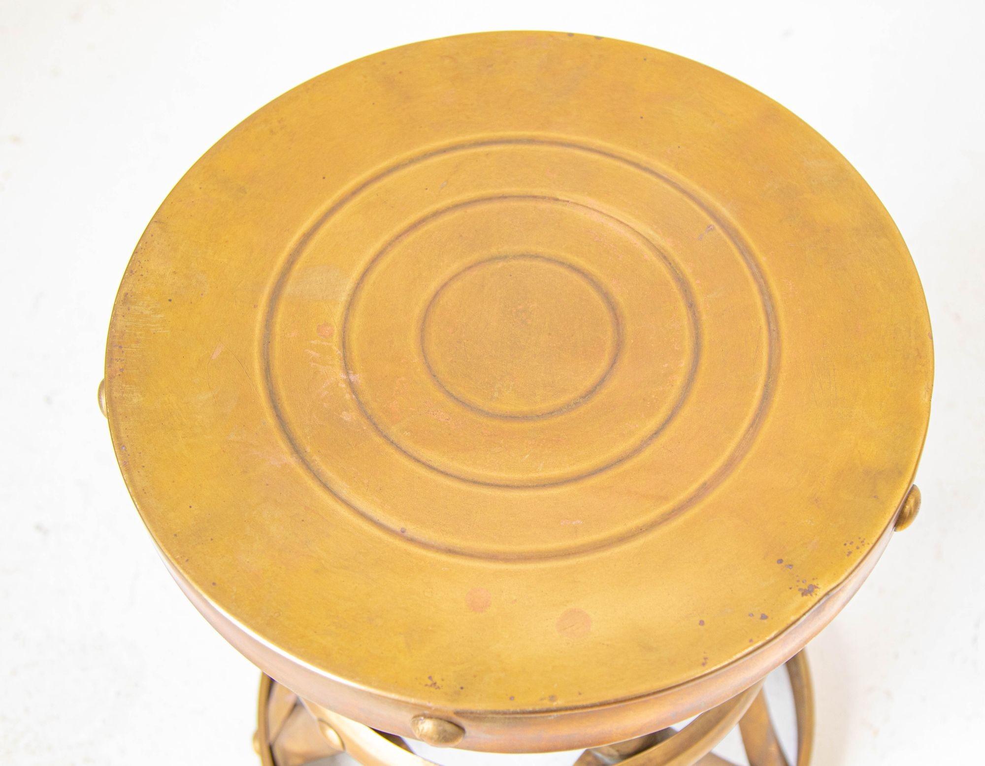 Taburete o mesa auxiliar de tambor de latón pulido Hollywood Regency, Mediados de siglo, 1950 en venta 5