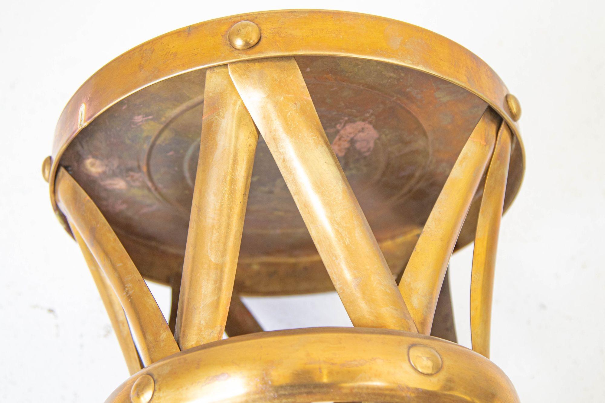 Taburete o mesa auxiliar de tambor de latón pulido Hollywood Regency, Mediados de siglo, 1950 en venta 1