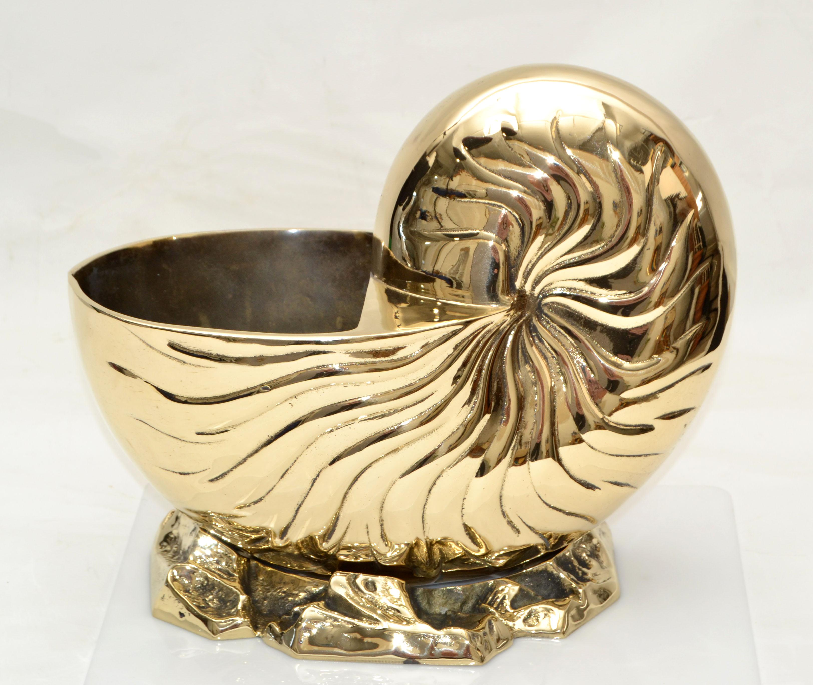 Mid-20th Century Hollywood Regency Polished Bronze Nautical Seashell Footed Planter