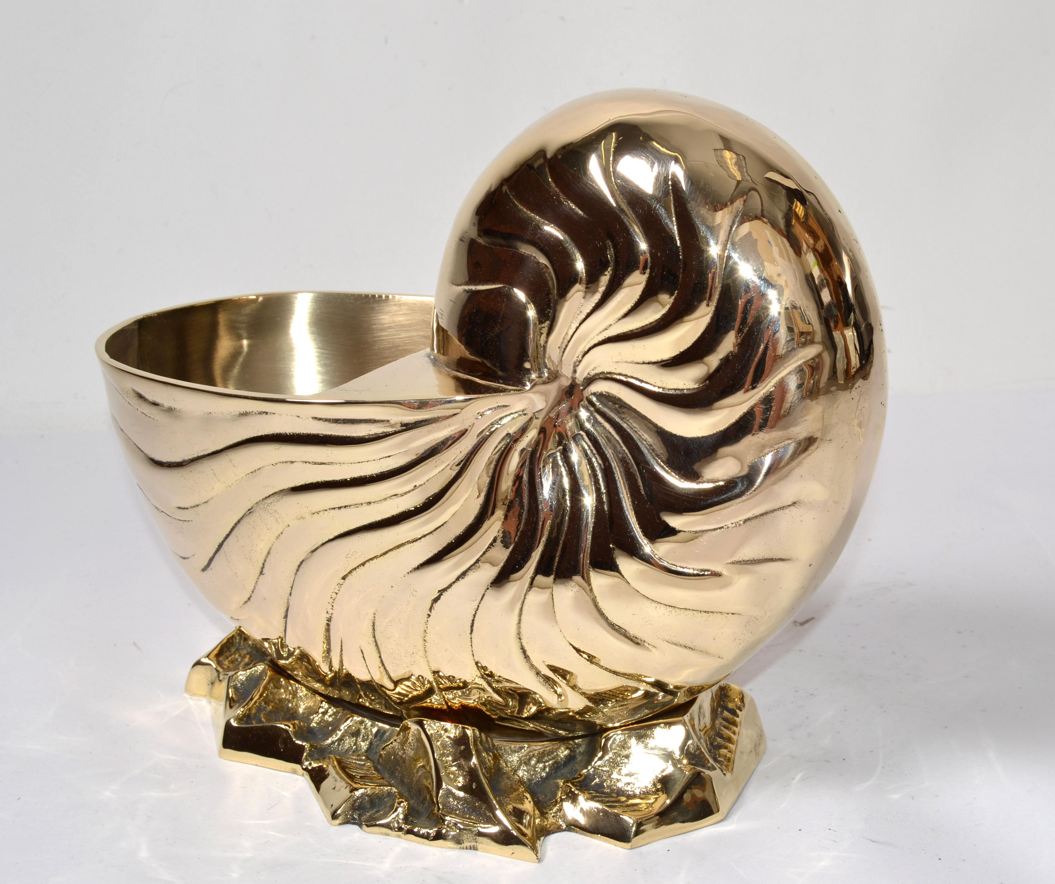 Hollywood Regency Polished Bronze Nautilus Seashell Footed Planter Nautical Art In Good Condition For Sale In Miami, FL