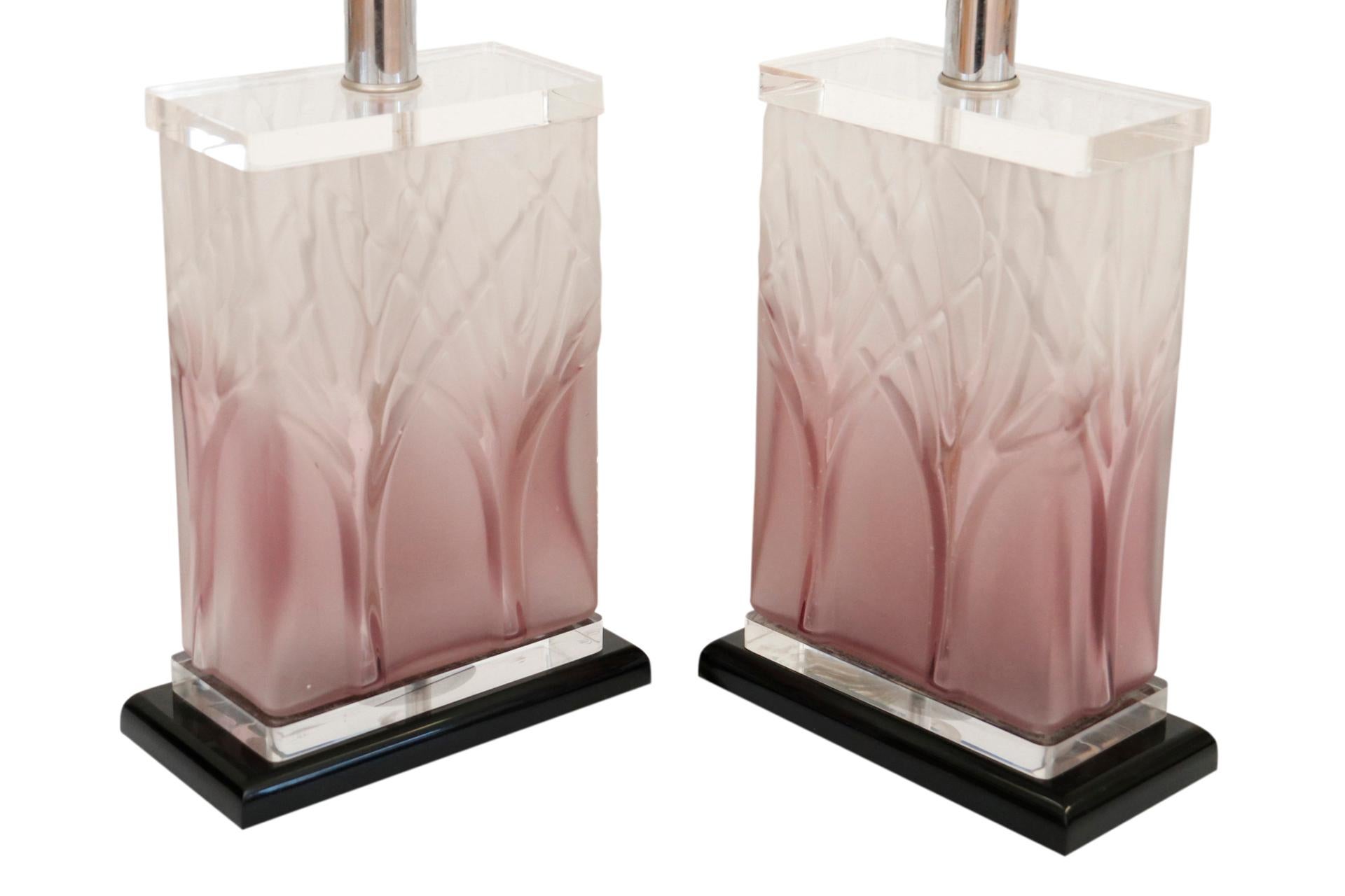 Hollywood Regency Purple Lucite Table Lamps, a Pair For Sale 1