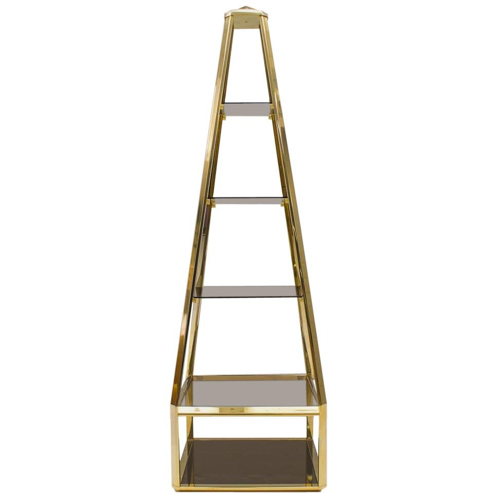 Étagère pyramidale Hollywood Regency en or et verre fumé, France, années 1960