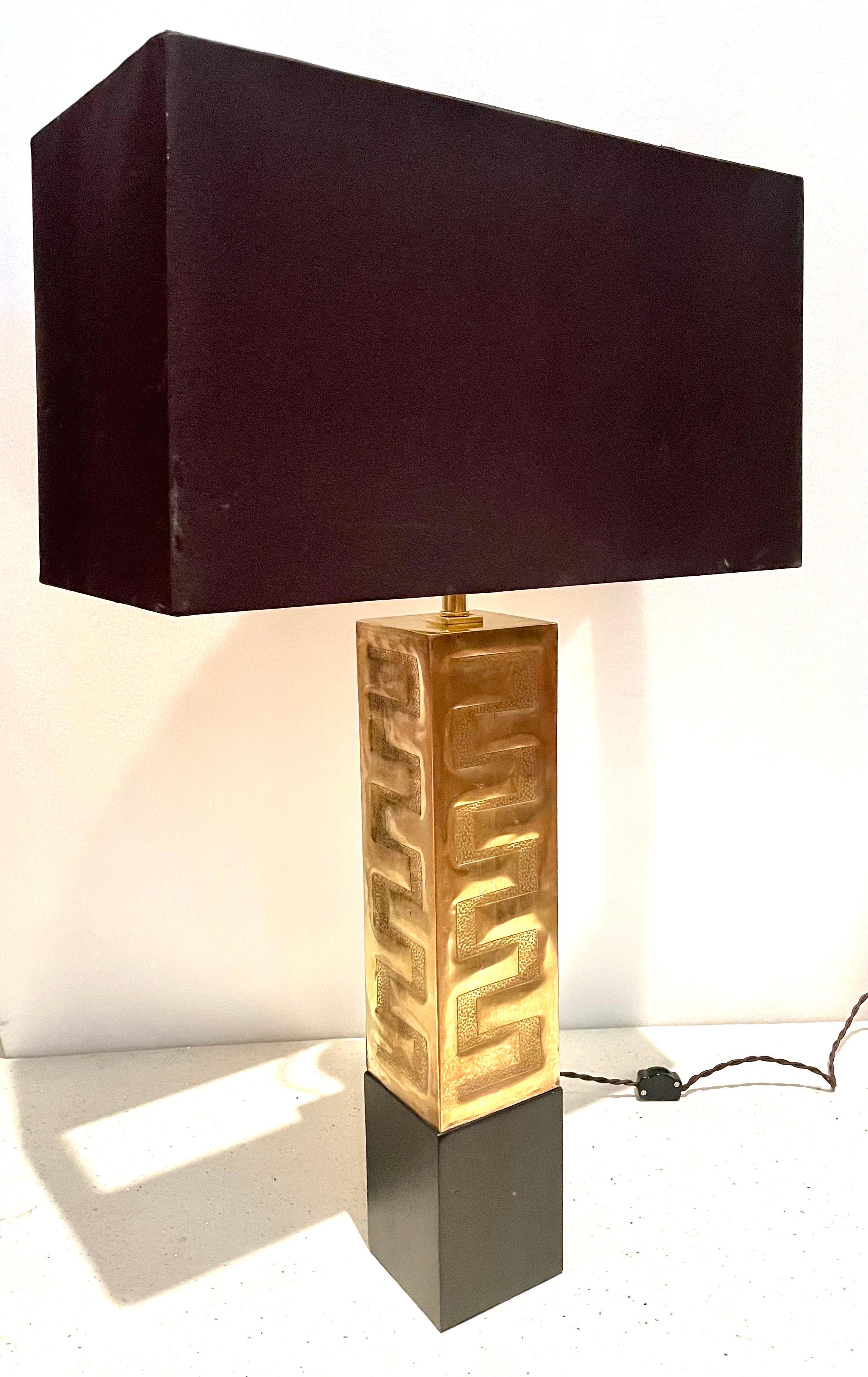 Hollywood Regency Rare Brass & Wood Base Table Desk Lamp In Excellent Condition For Sale In San Diego, CA