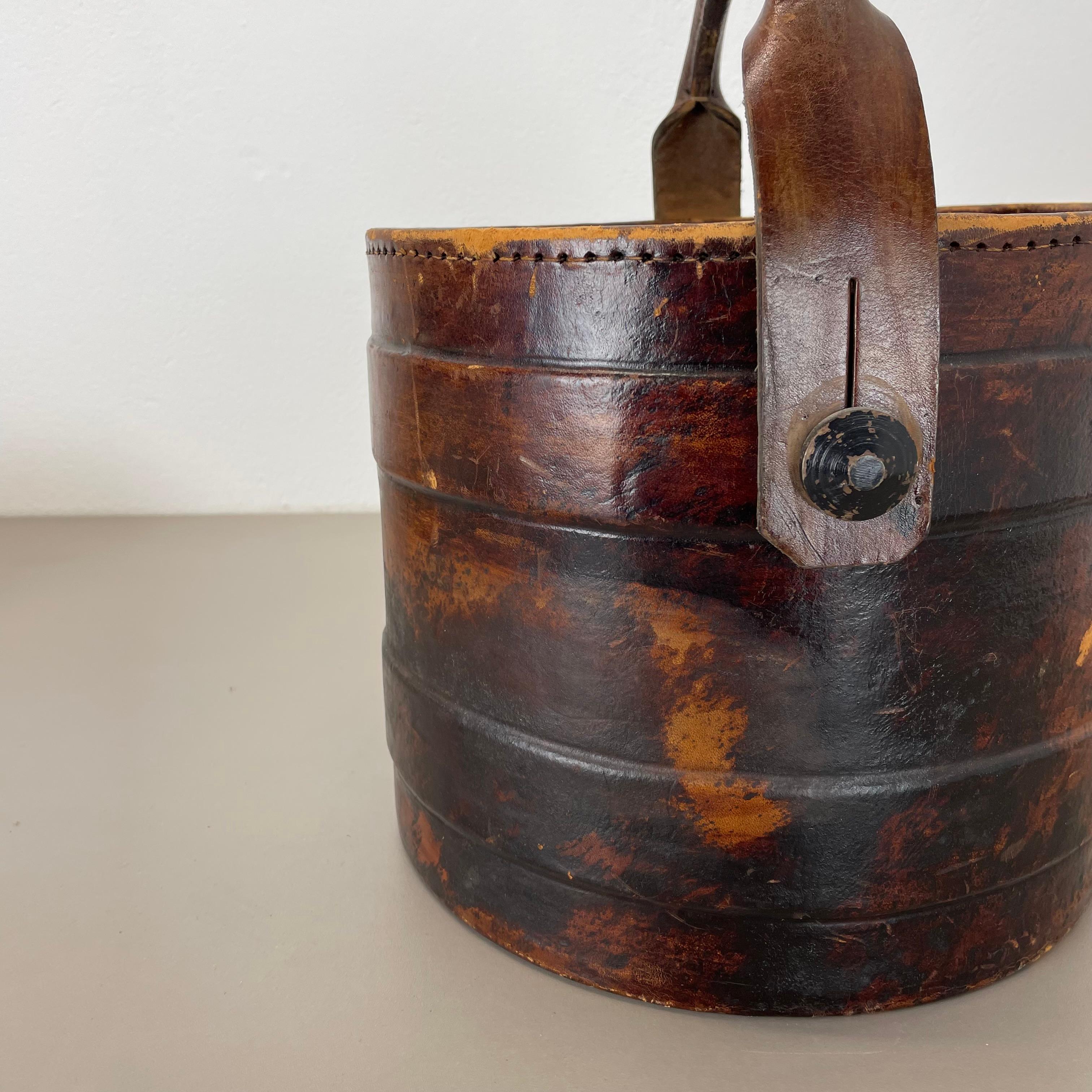 Mid-20th Century Hollywood Regency Real Argentinian Leather Waste Paper Basket, Italy, 1970s For Sale