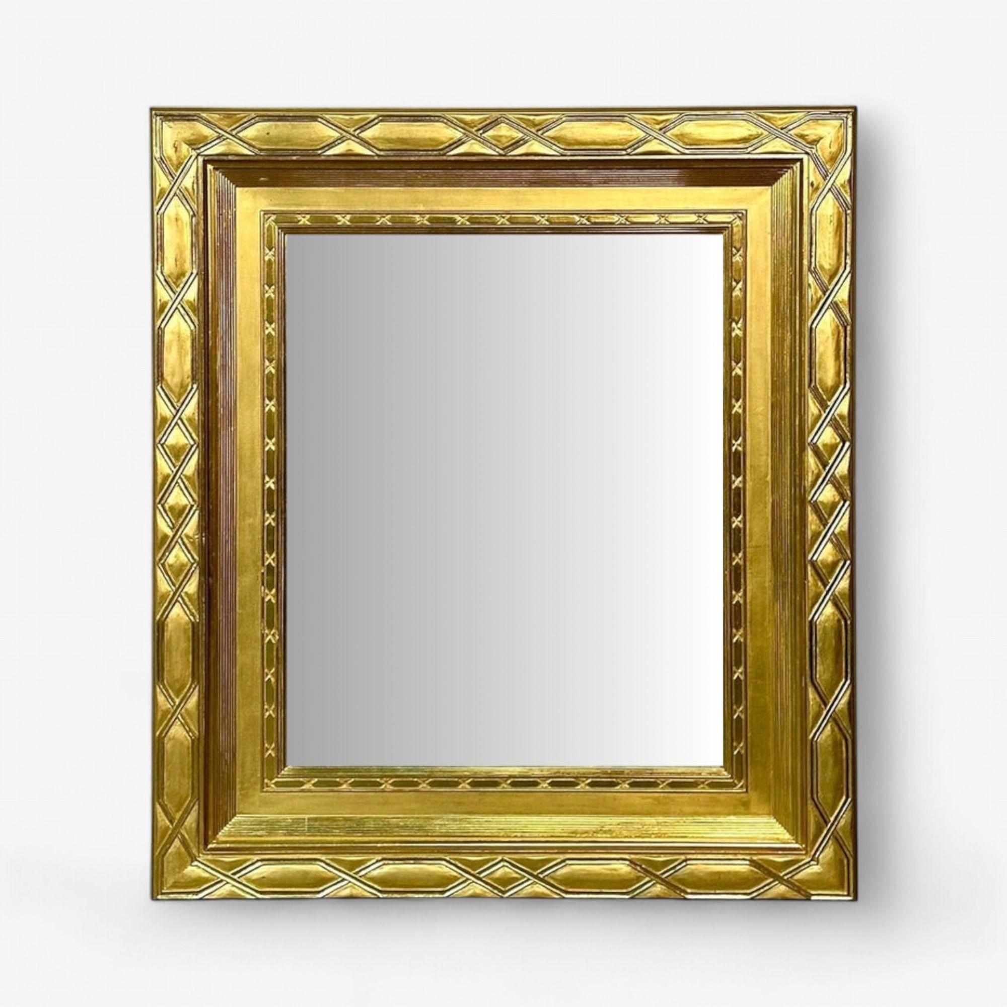 Hollywood Regency, Espejo Rectangular a Medida, Madera Dorada Tallada, Dorado al Agua, Espejo, EEUU, S. XXI

Un gran espejo rectangular hecho a medida al estilo de la Regencia de Hollywood con un marco dorado al agua finamente elaborado, que muestra