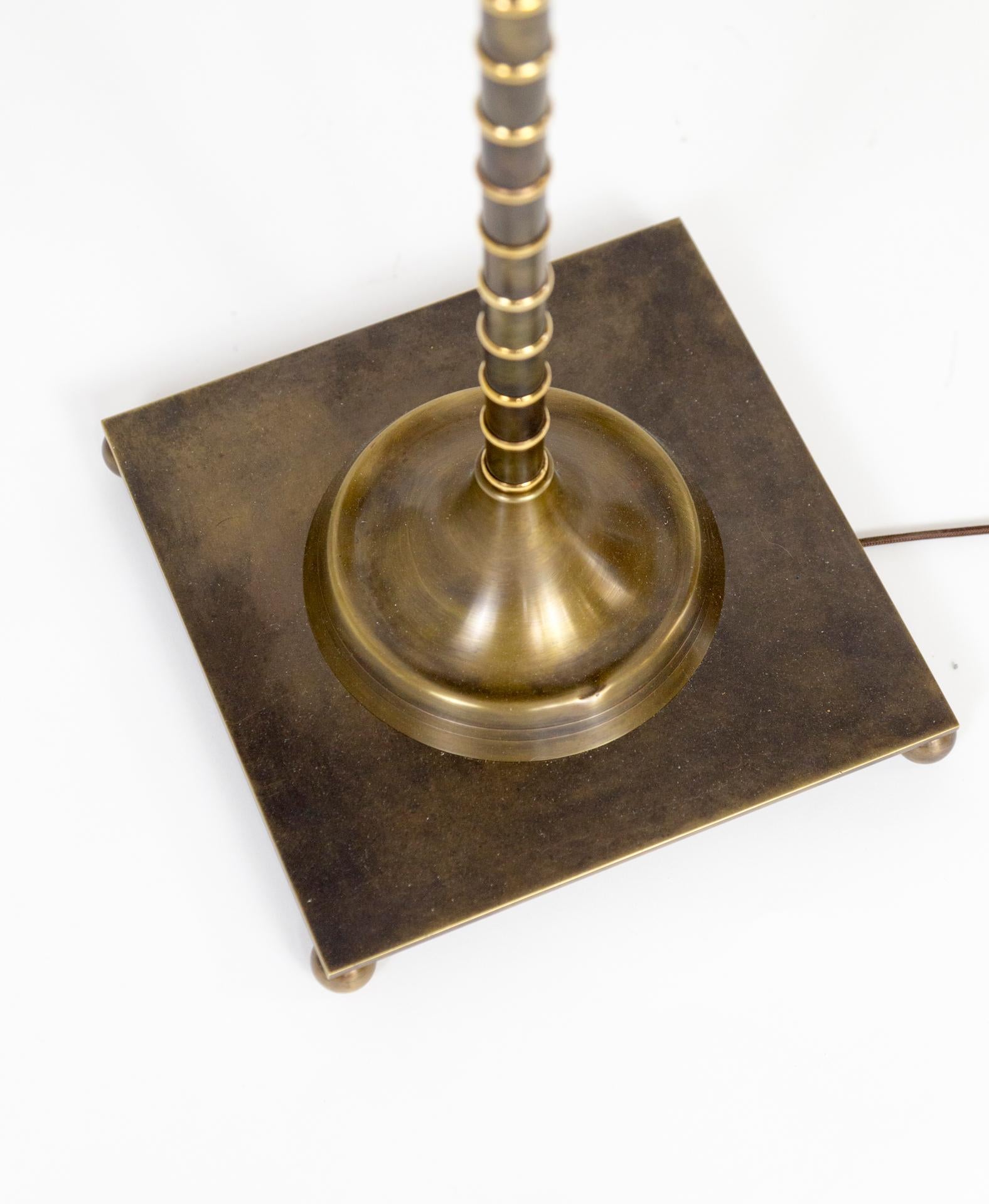 Hollywood Regency Ribbed Brass Floor Lamp For Sale 2