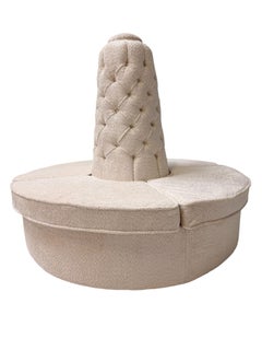 Hollywood Regency Settee Banquet Redondo Sofá Lobby Tapizado en Bouclé, Años 80