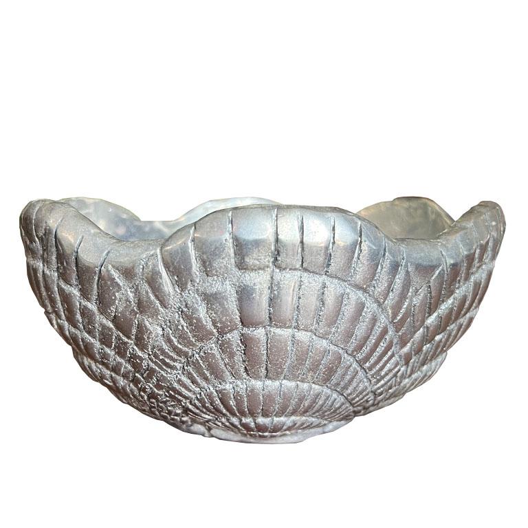 Hollywood-Regency-Servierschale aus rundem Silber und Metall mit Muschelschale, hergestellt in Mexiko (amerikanisch) im Angebot