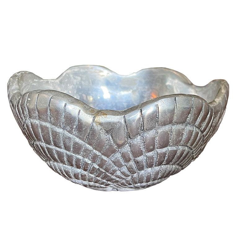 Hollywood-Regency-Servierschale aus rundem Silber und Metall mit Muschelschale, hergestellt in Mexiko im Zustand „Gut“ im Angebot in Oklahoma City, OK