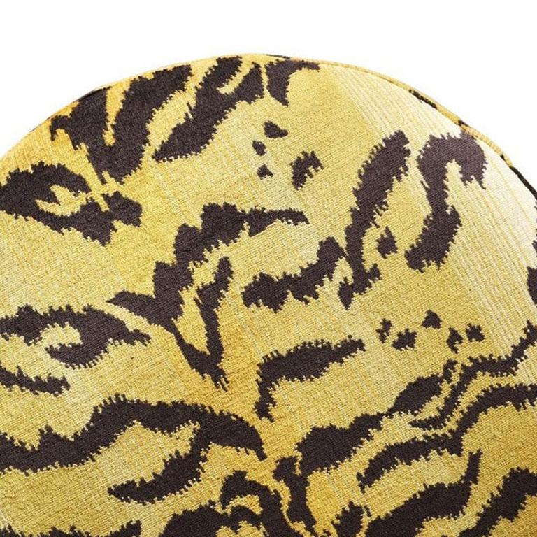 Hollywood Regency Gepolsterter Ottomane oder Fußhocker aus Samt mit rundem Tigermuster (Belgisch) im Angebot