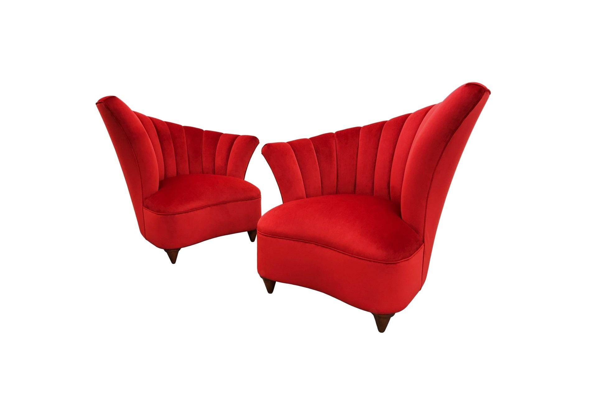 Hollywood Regency Asymmetrische Stühle aus rotem Samt mit Wellenschliff im Angebot 3