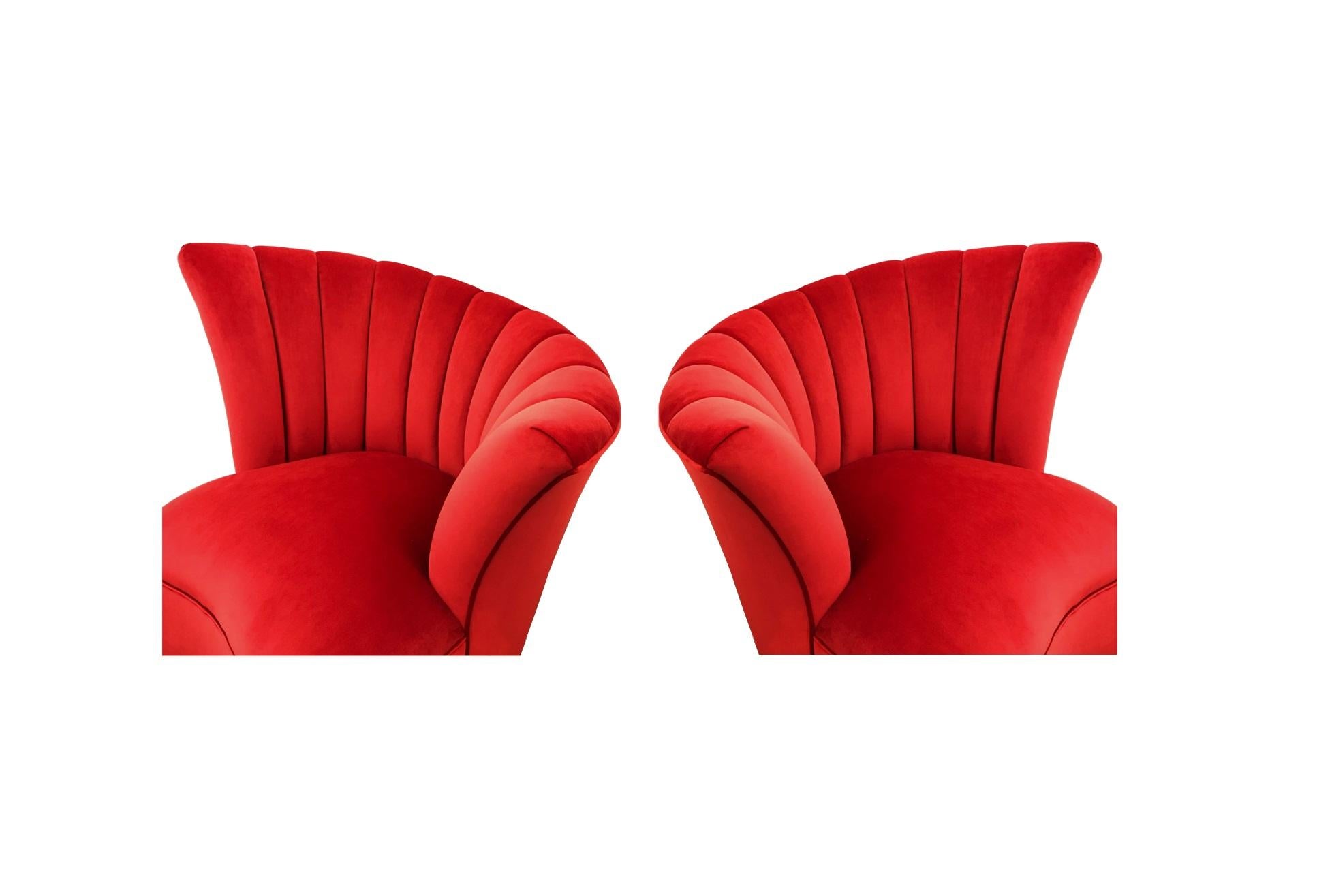 Chaises asymétriques festonnées en velours rouge Hollywood Regency en vente 4