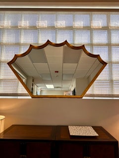 Hollywood Regency-Wandspiegel mit Wellenschliff und Vergoldung