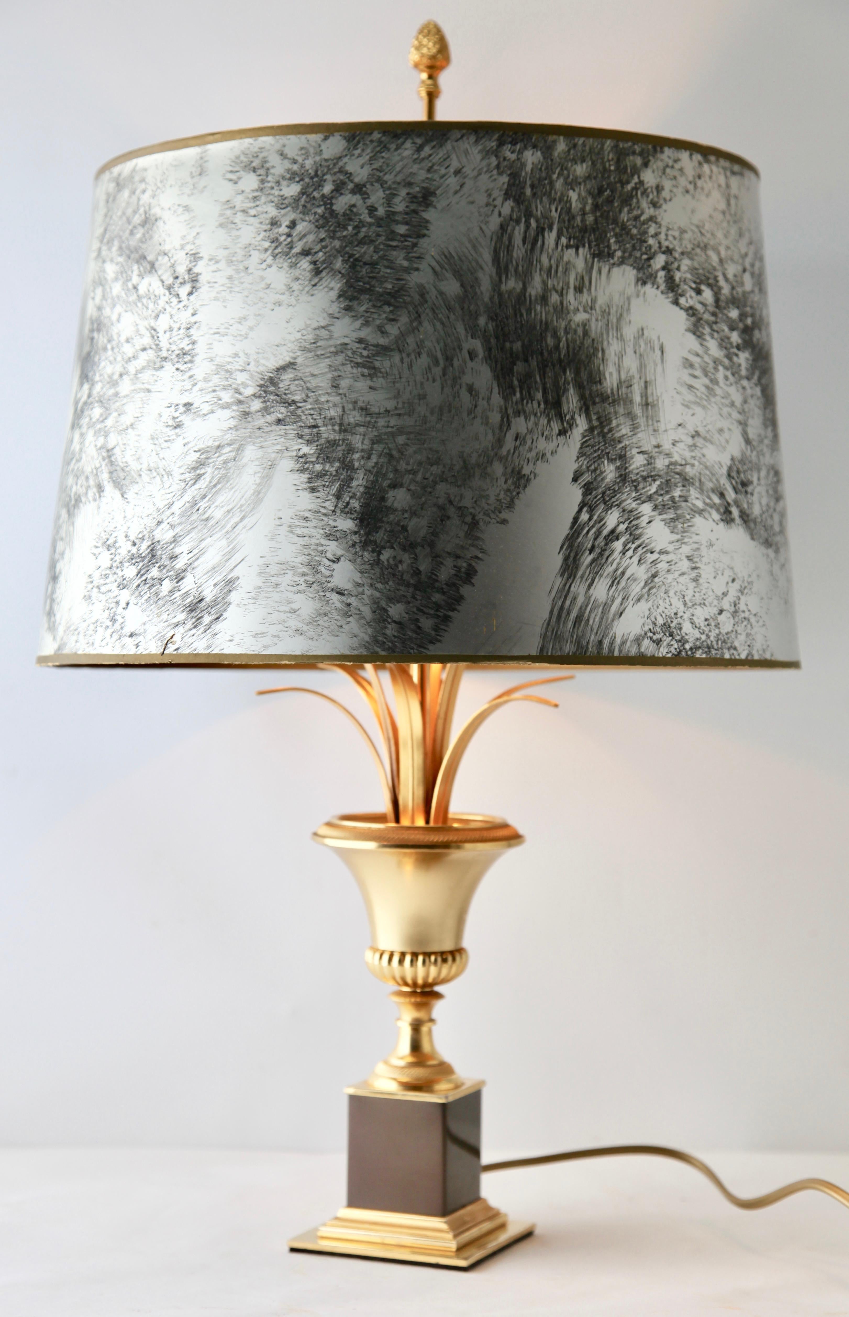 Gorgeous table lamp with golden base 
Made in France during the 1960s in the style of Maison Jansen.

In excellent condition (Original patina) and in full working order
And been re-wired with 2 fittings E14
And safe for immediate usage in the