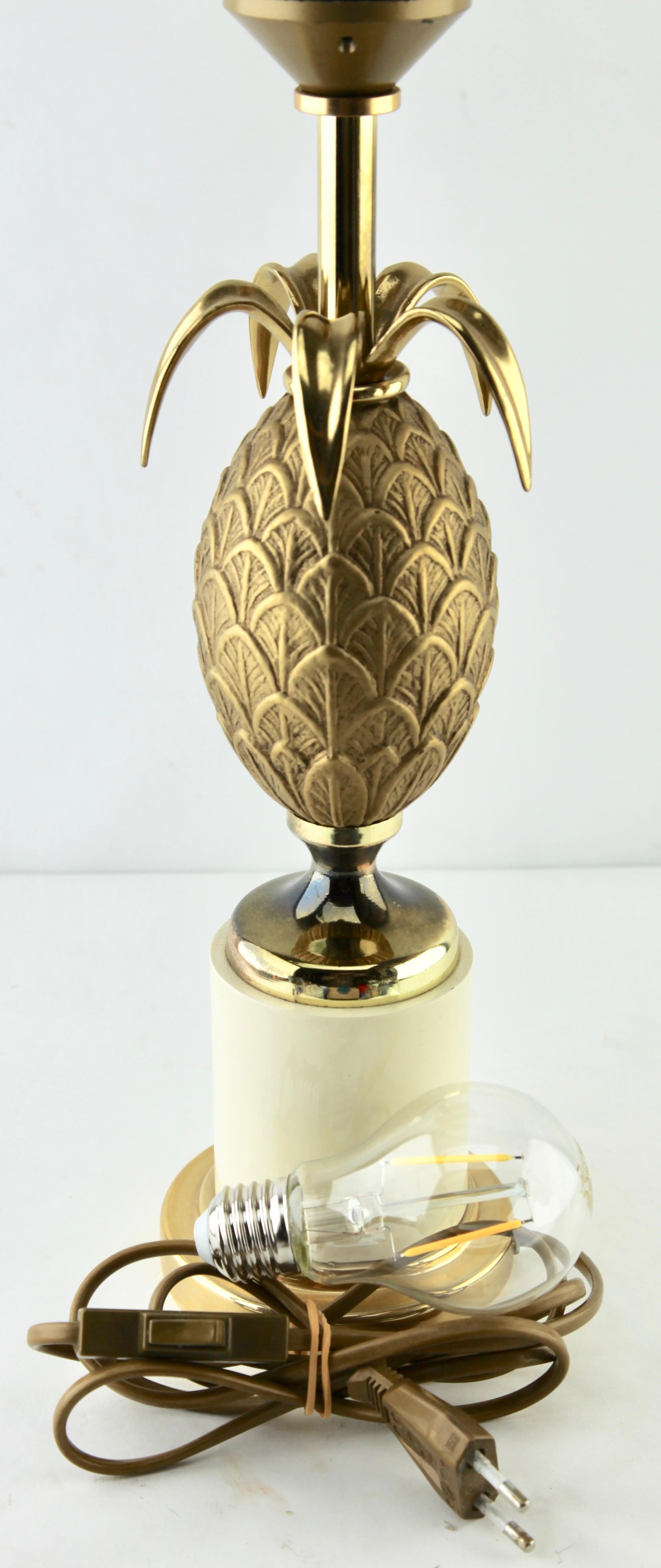 Cast Hollywood Regency Sculptural Brass Pineapple Table Lamp Style of Maison Jansen For Sale