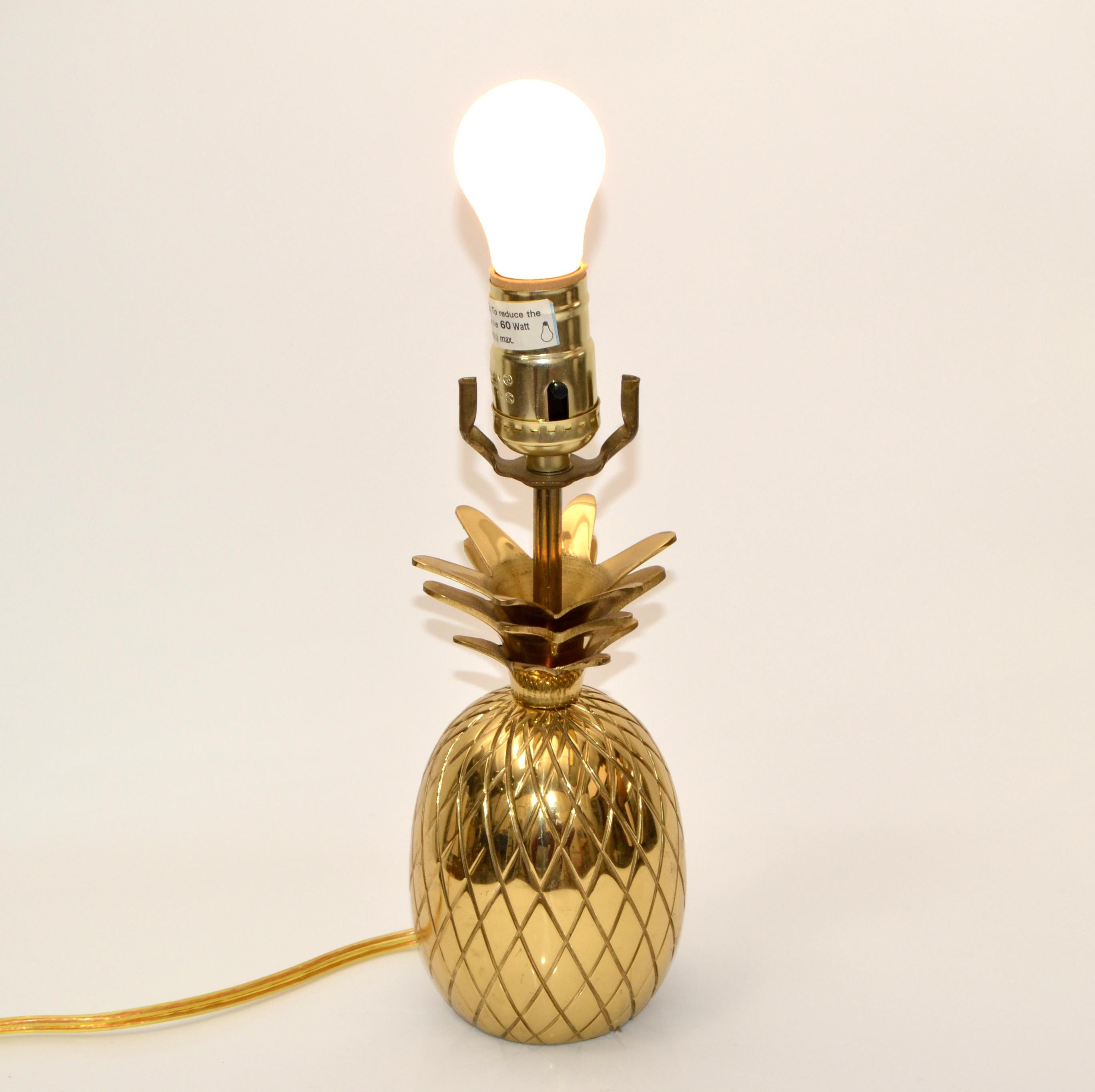 Hollywood Regency Sculptural Polished Bronze Pineapple Table Lamp For Sale 2