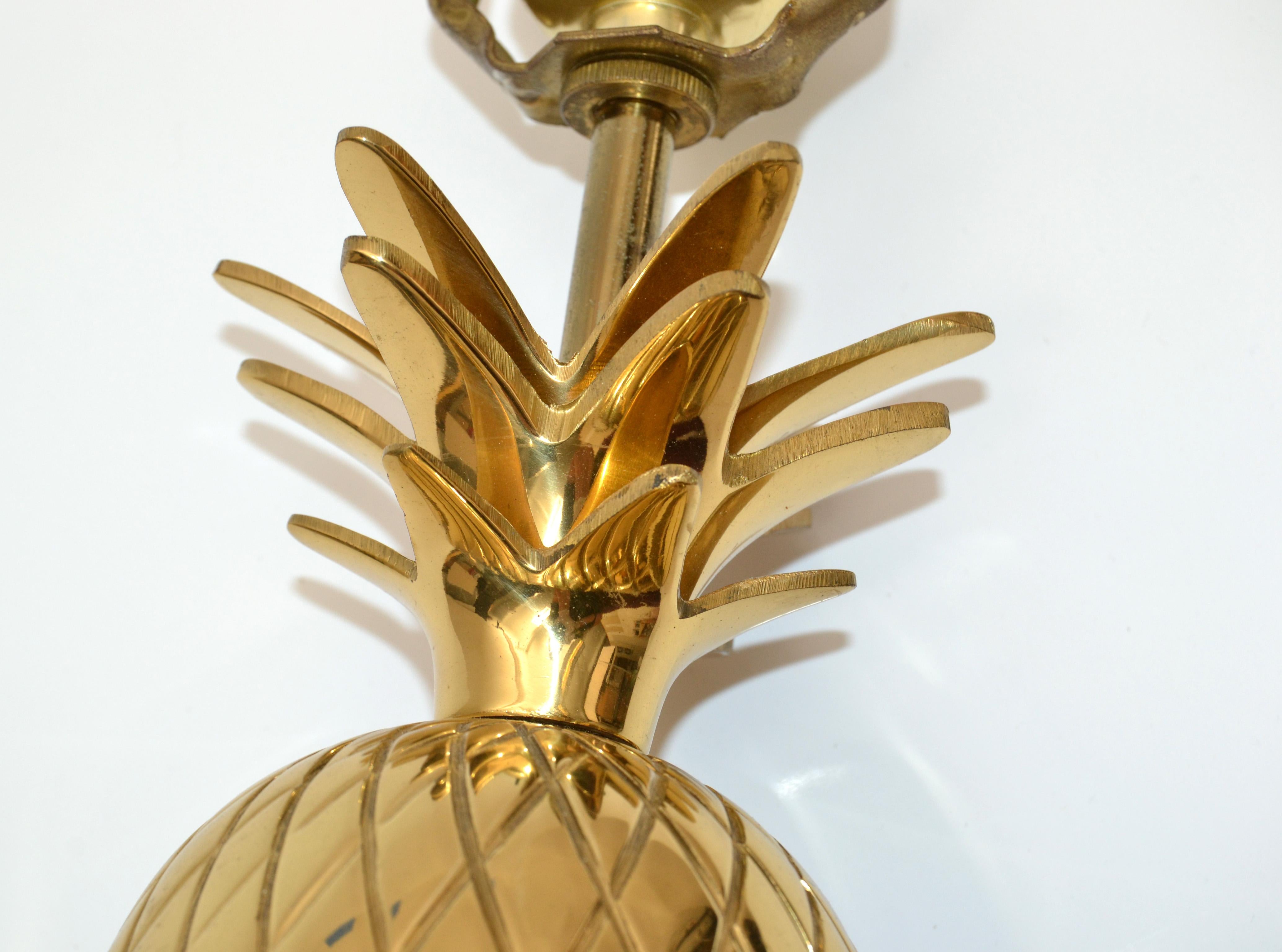 American Hollywood Regency Sculptural Polished Bronze Pineapple Table Lamp For Sale