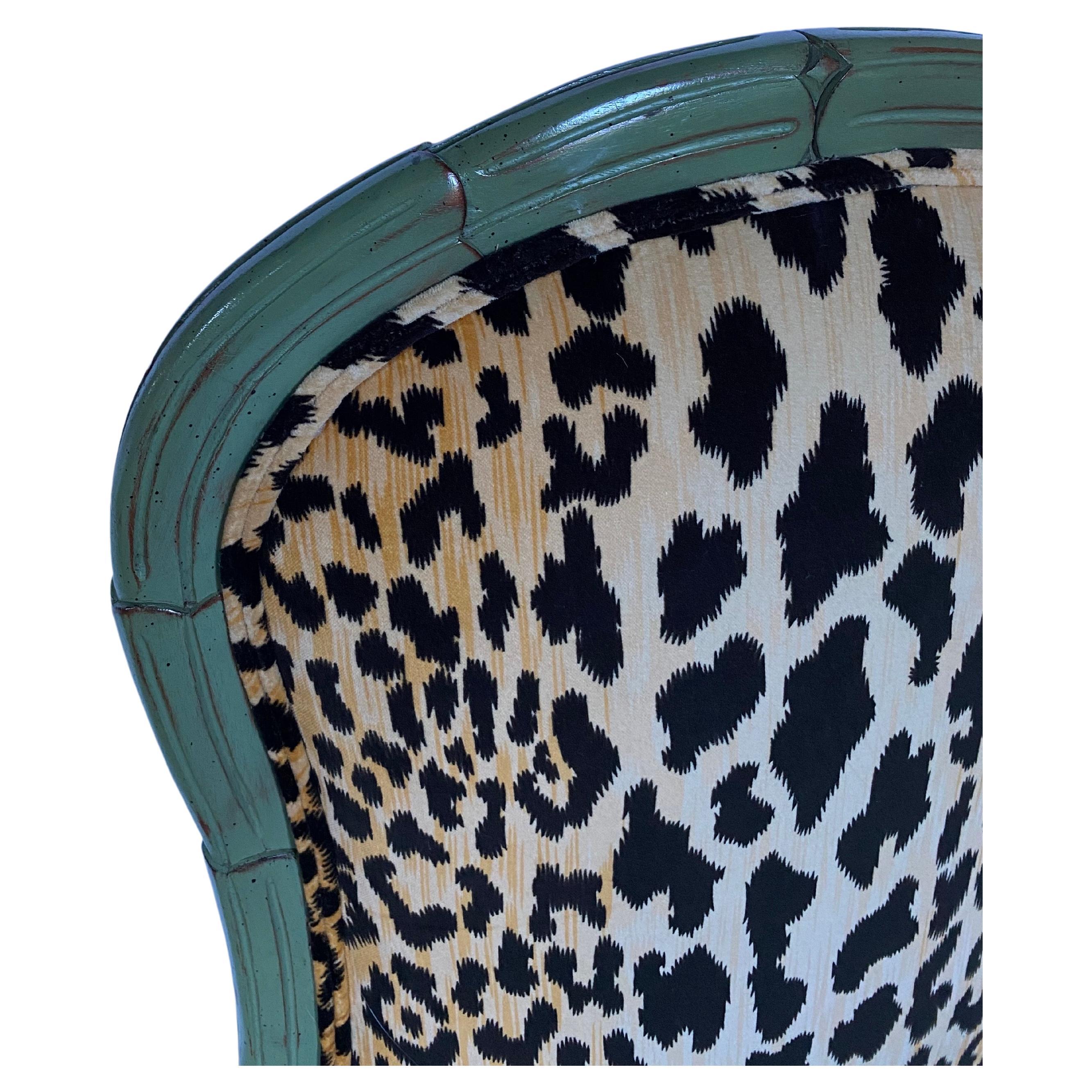 Chaise d'appoint de salle à manger Hollywood Regency de style Serge Roche, sculptée avec imprimé animal de palmier en vente 3