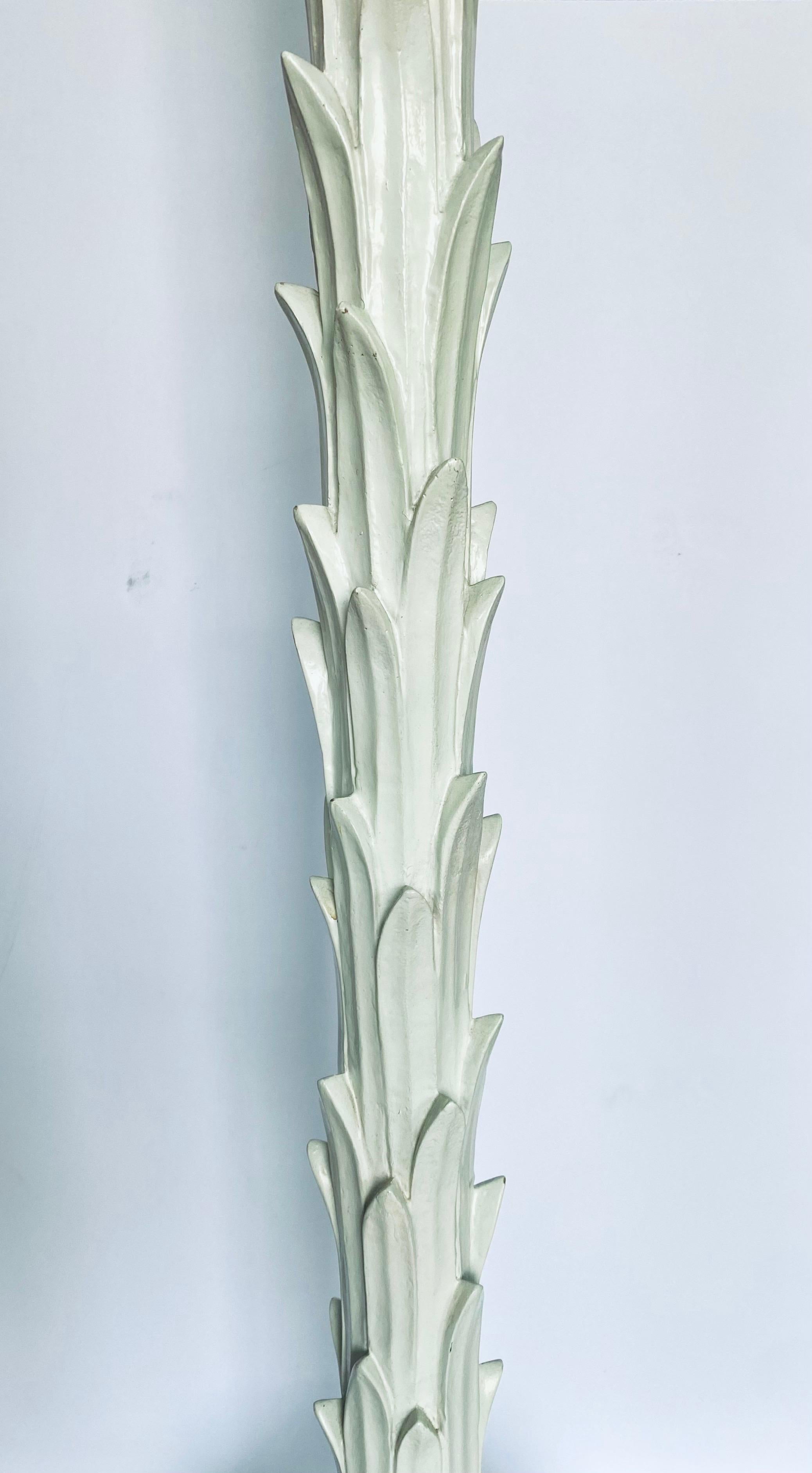 Fin du 20e siècle Lampadaire en plâtre en forme de palmier de style Hollywood Regency de Serge Roche par Chapman, 1970  en vente