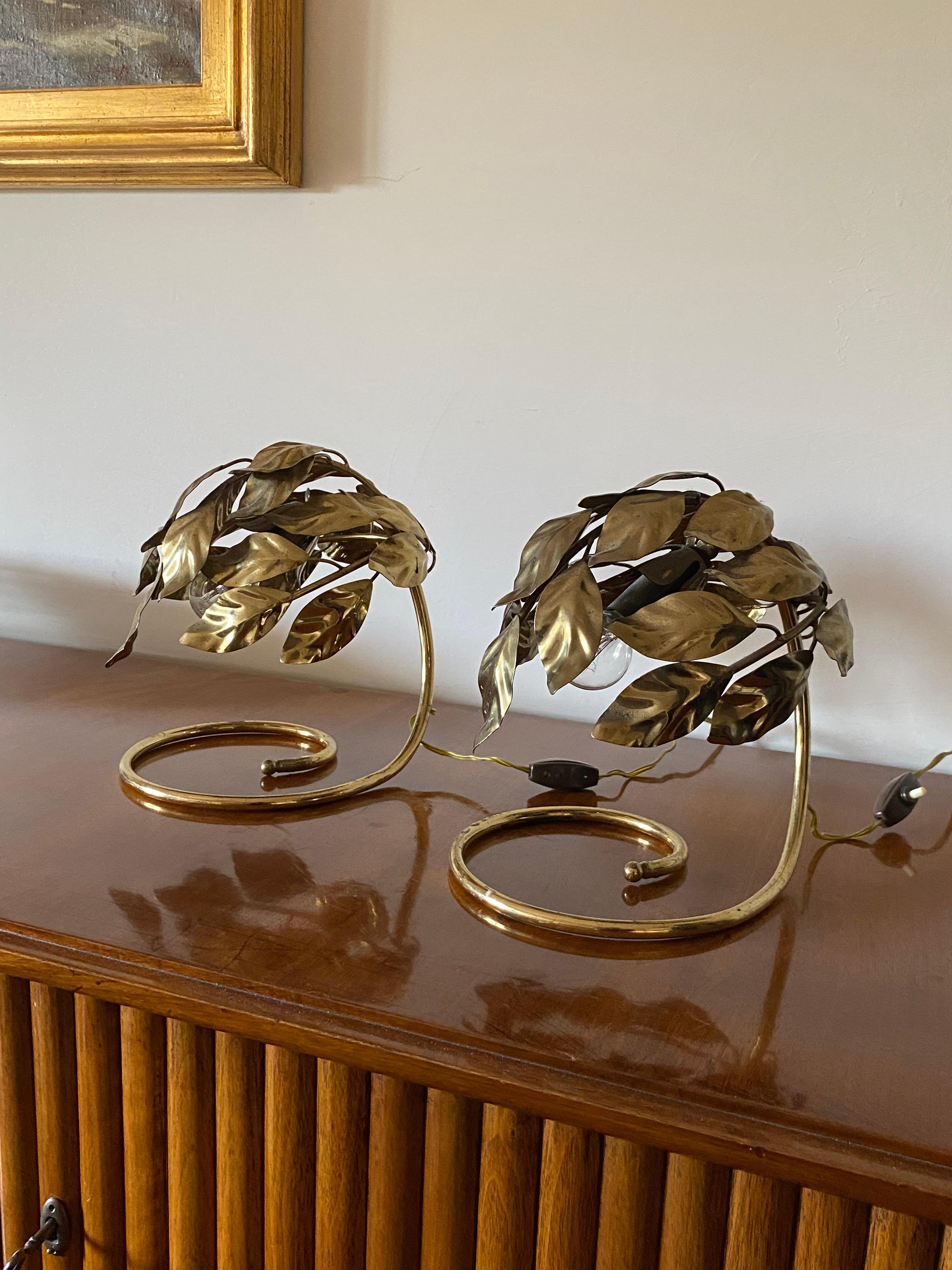 Hollywood regency set of 2 brass leaves table lamps, Bottega Gadda Italy, 1970s For Sale 1