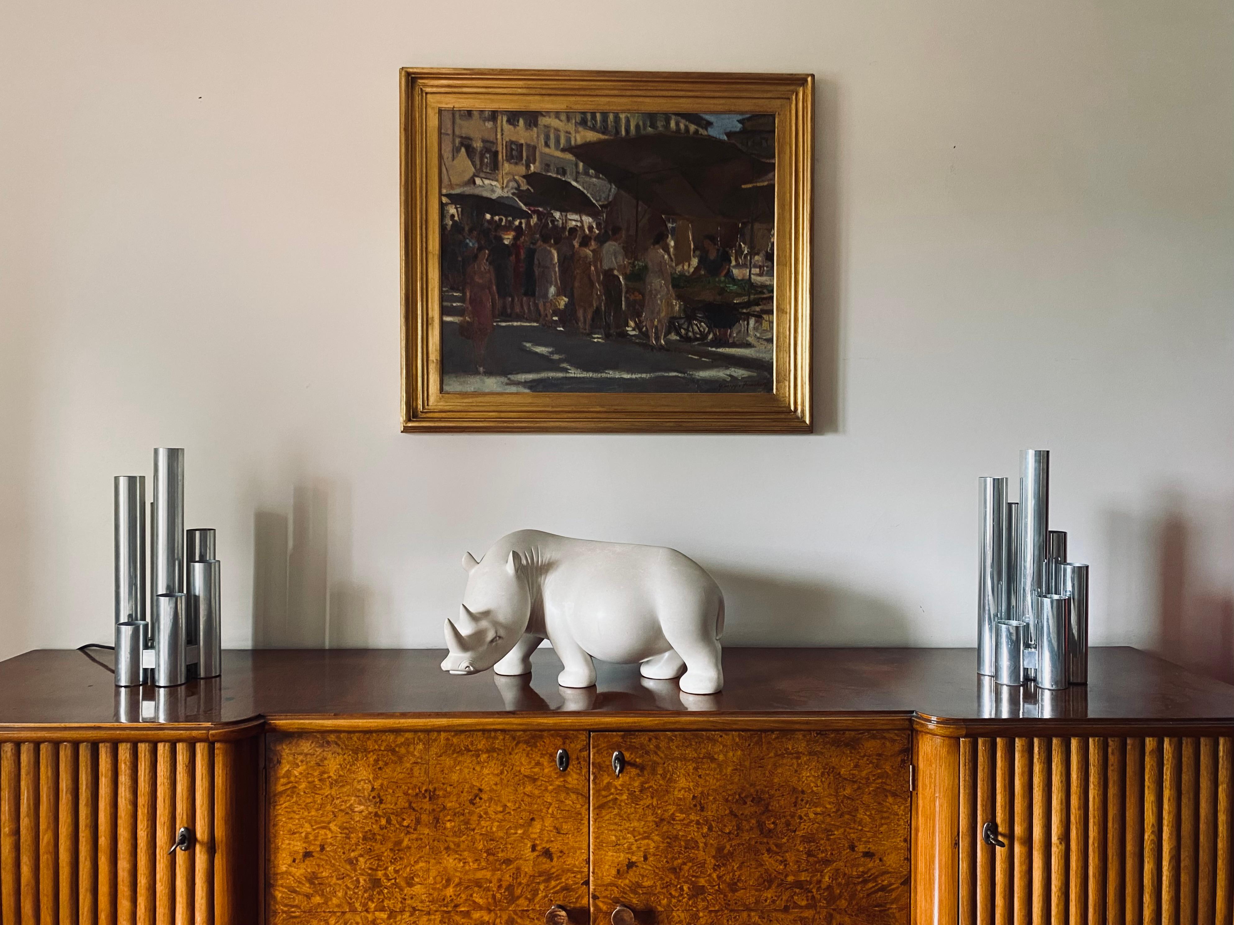 Ensemble de 2 lampes de table en métal à six lumières de style régence hollywoodienne

Sciolari, Italie Années 1970

Métal chromé

H 42 x 22 cm diam.

État : excellent, conforme à l'âge et à l'utilisation.