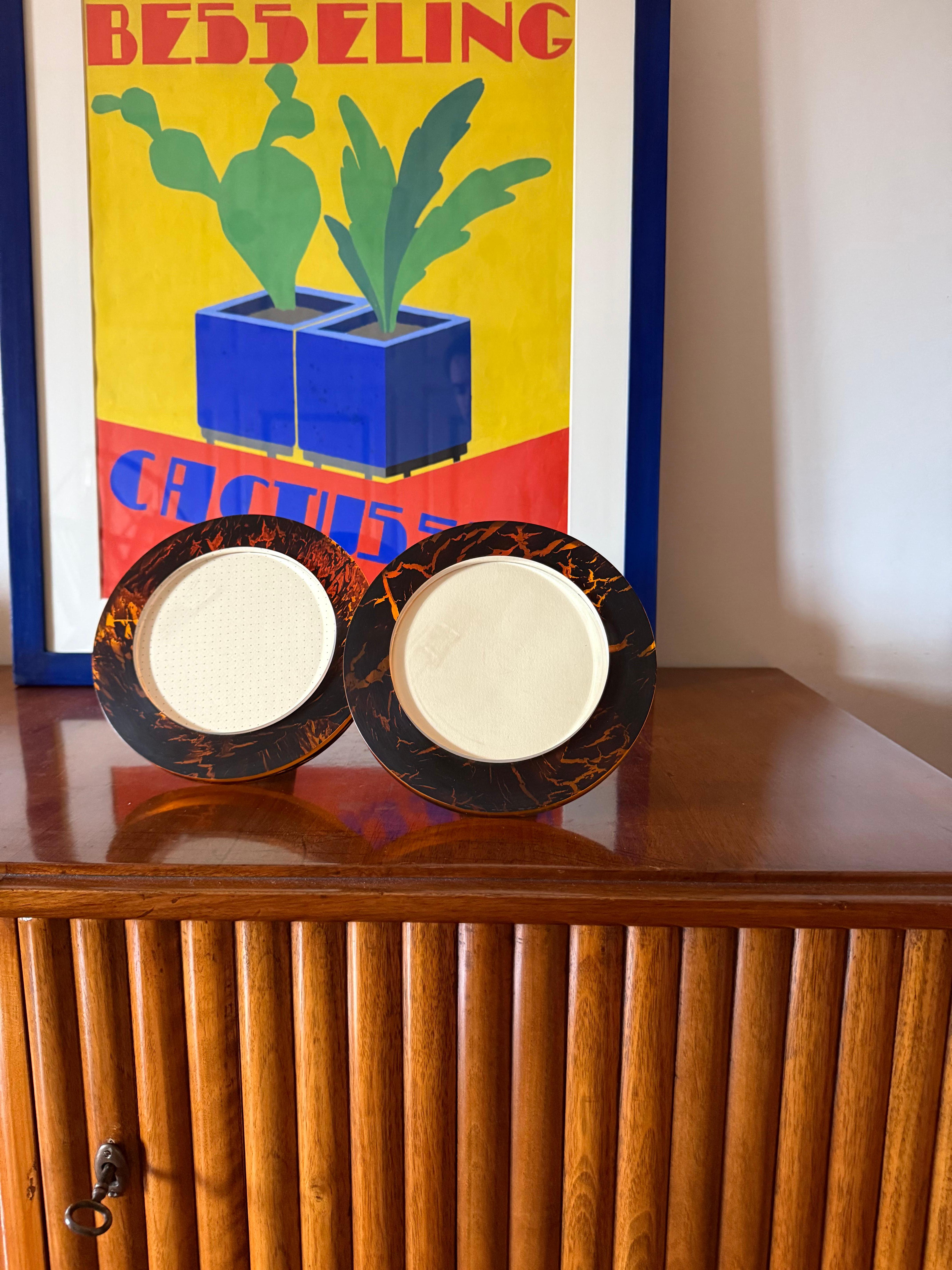 Hollywood regency set of 2 lucite photo frames

Italy 1970s

Faux tortoiseshell effect lucite

H 19 cm - 19 × 5 cm

Conditions: excellent consistent with age and use.