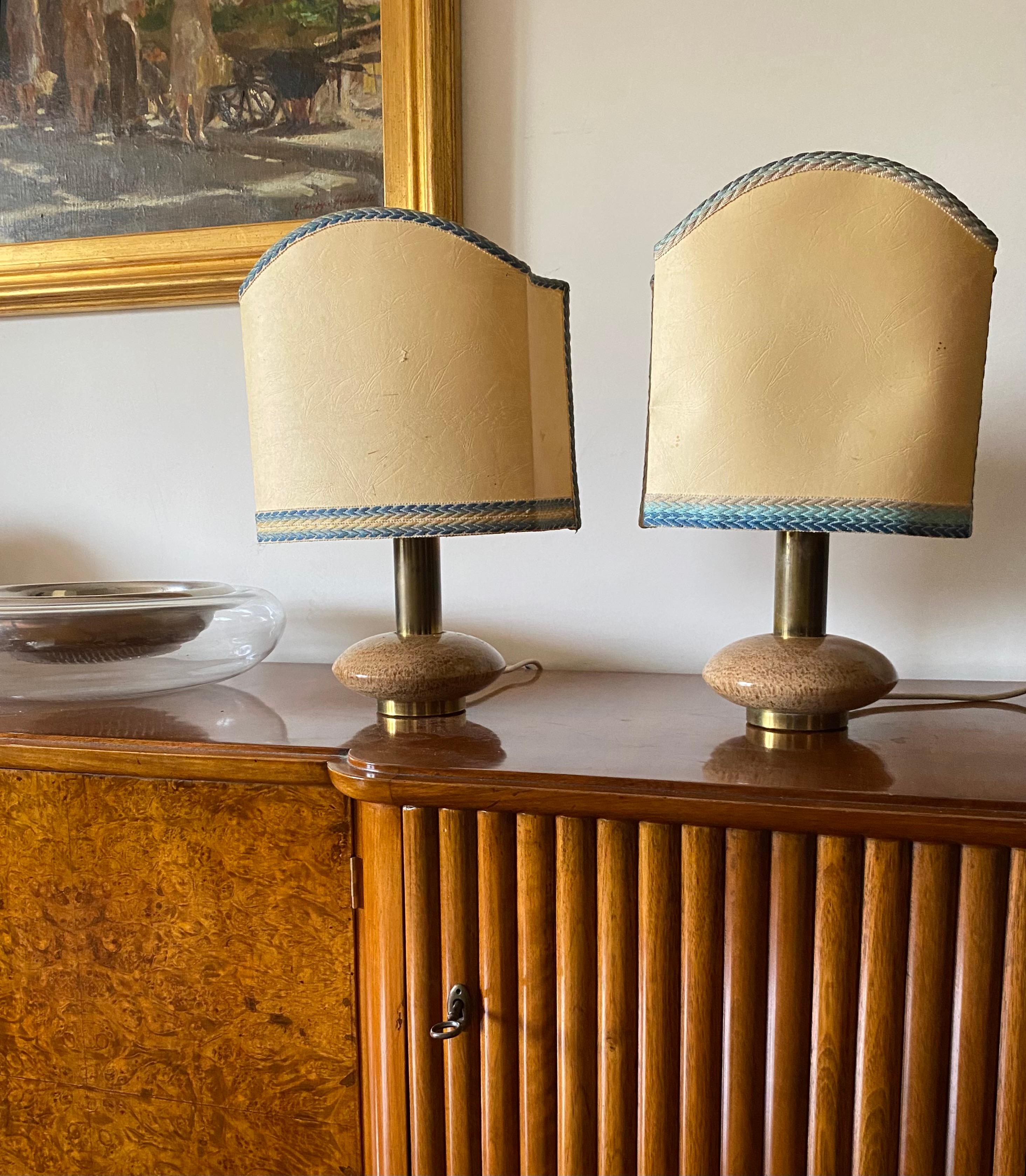 Hollywood regency set of 2 pink granite and brass table lamps, Italy 1970 ca. For Sale 5